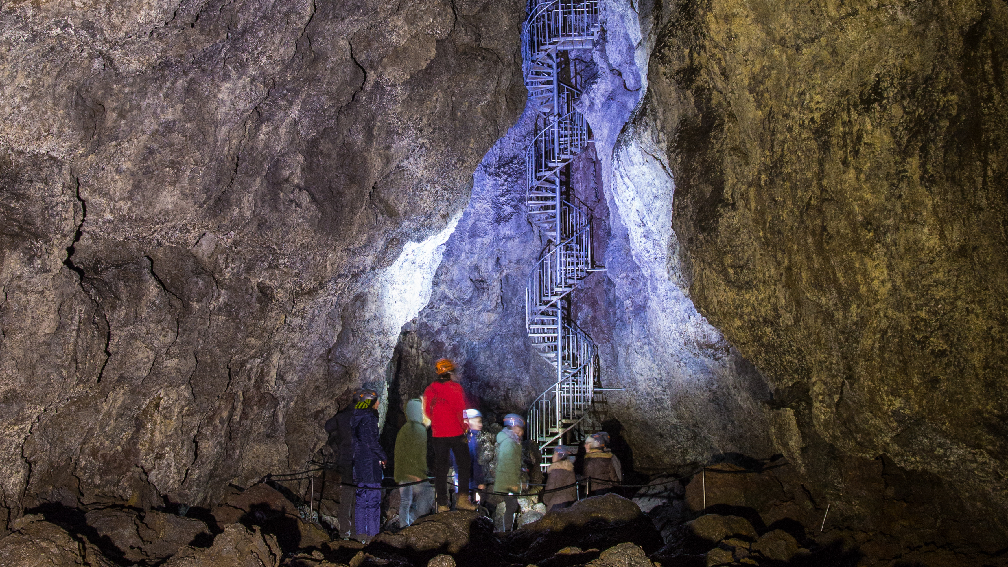 ontdek de mysterieuze Vatnshellir-grot