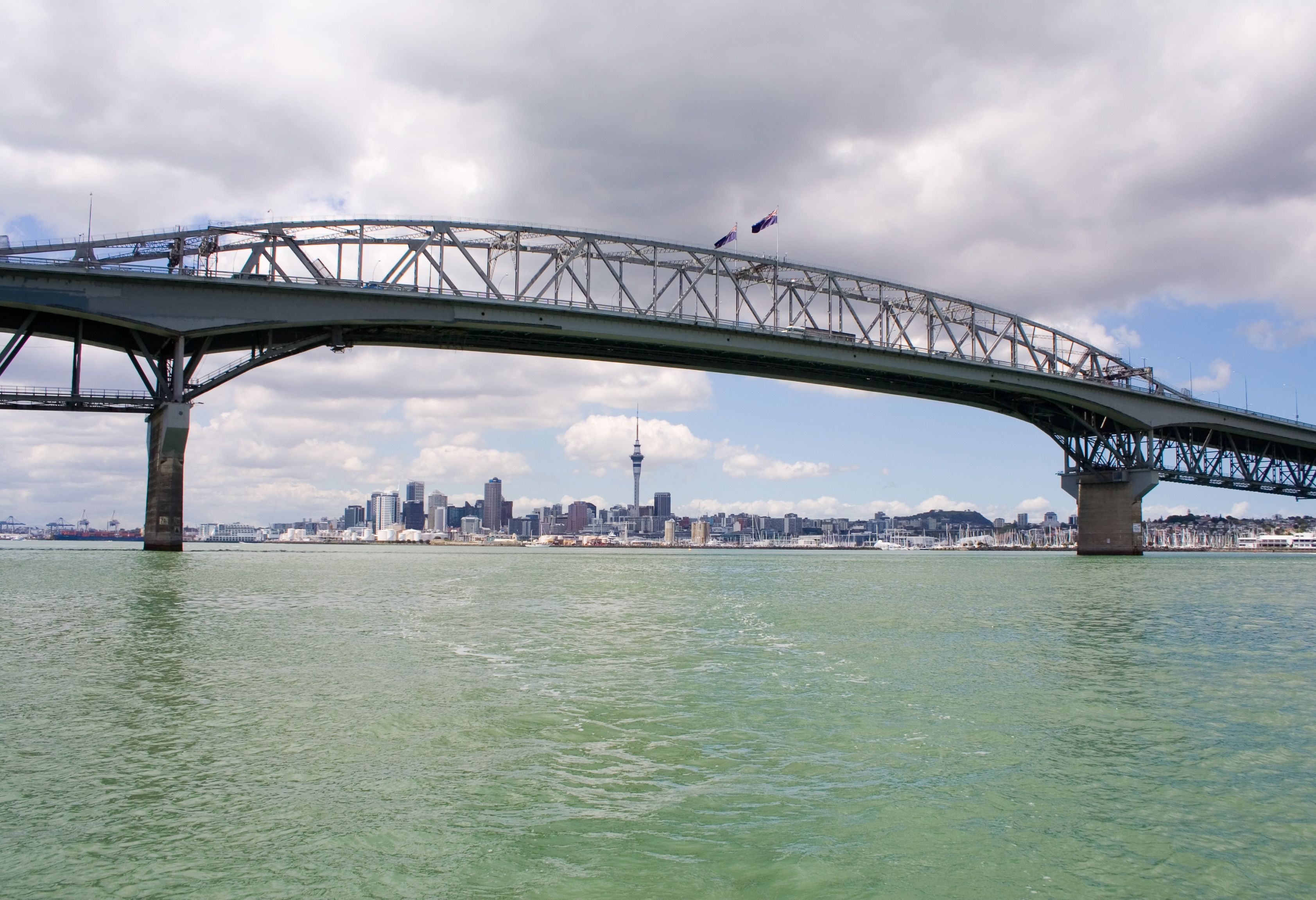 Auckland aan het water in Nieuw-Zeeland