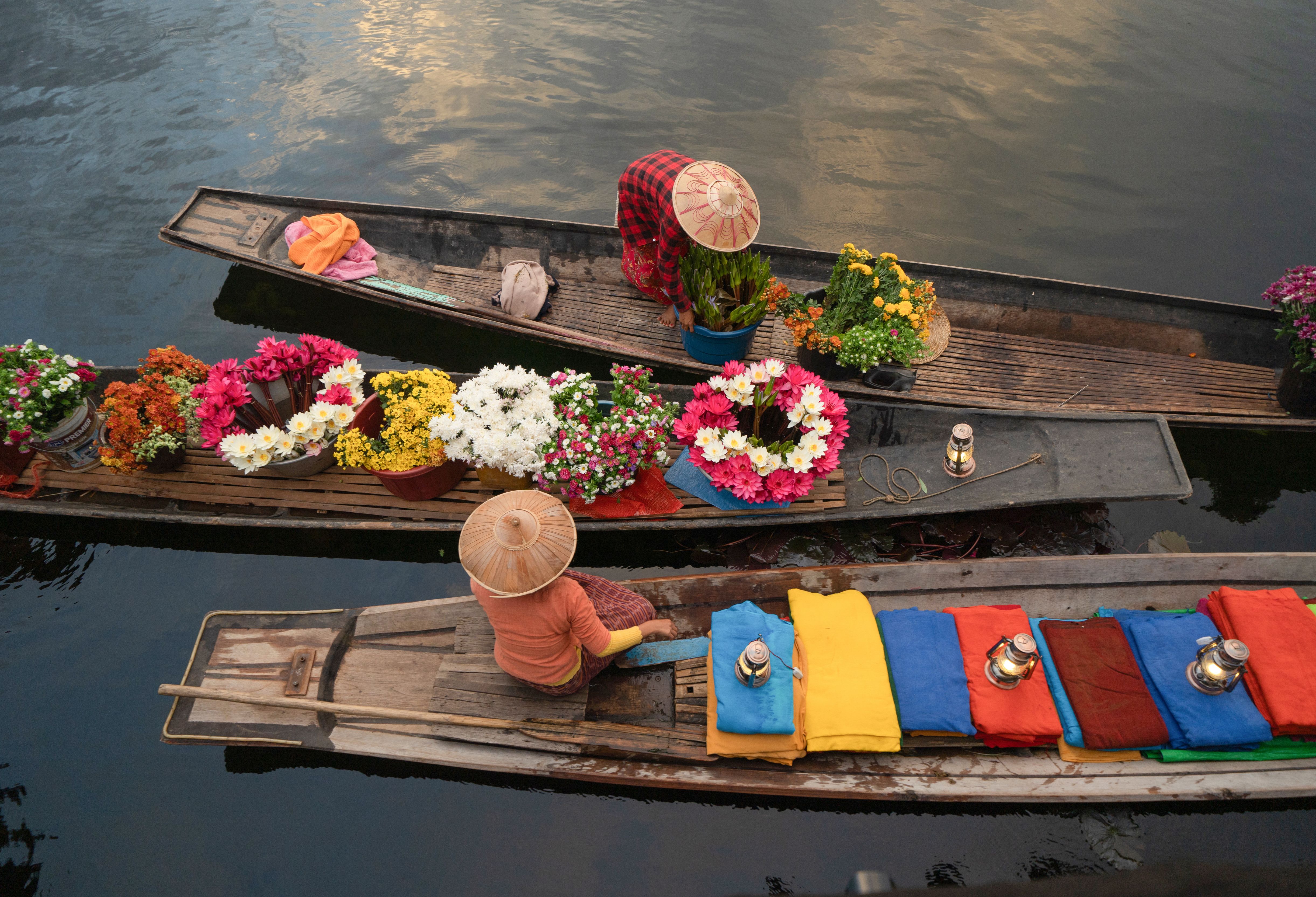 Drijvende markt in Amphawa