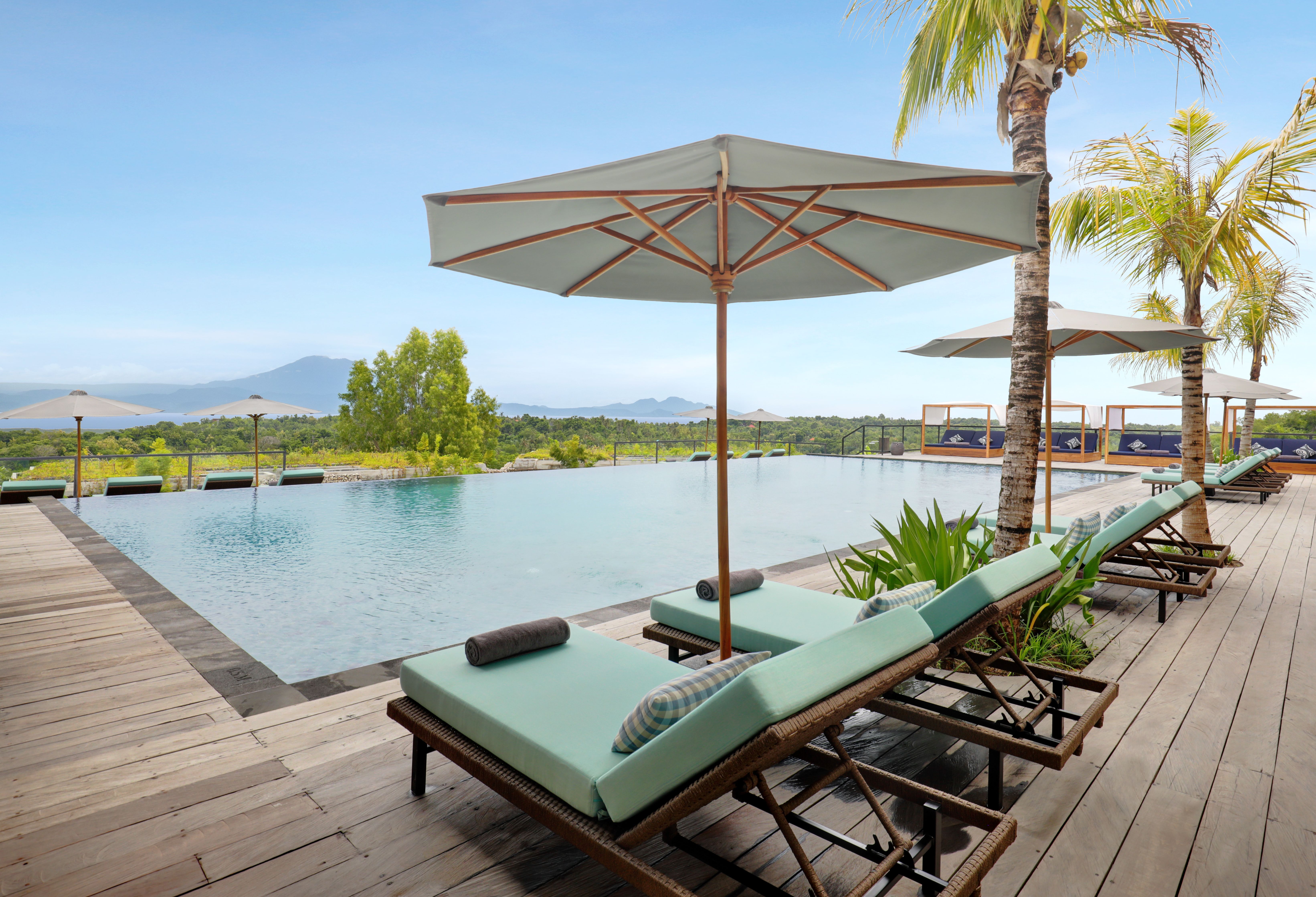 Zwembad van het MAUA Nusa Penida bij Bali in Indonesie