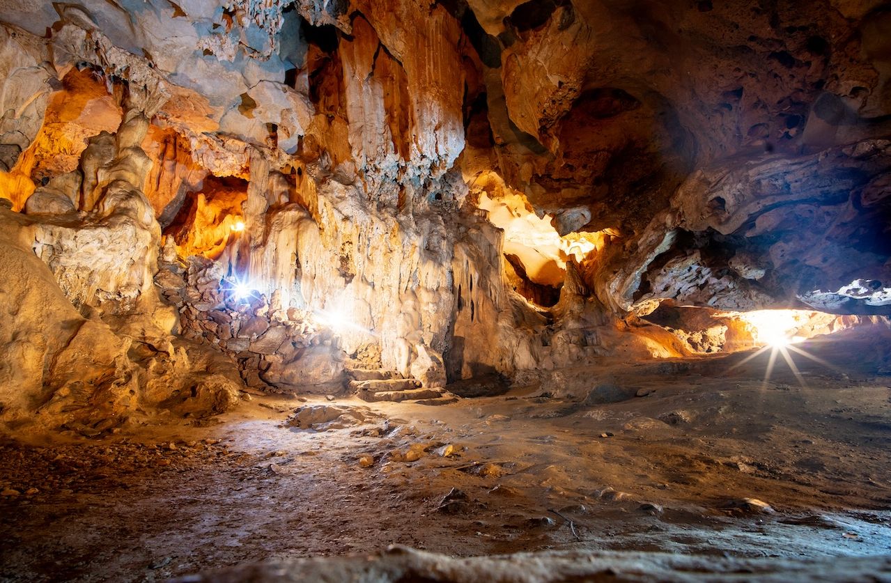 Halong Bay grotten