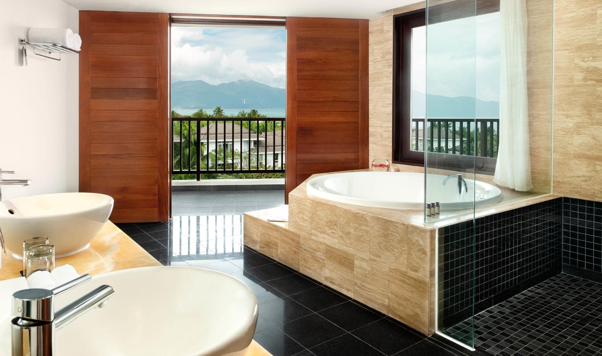 Vietnam Danang Pullman Danang Beach Resort Junior Suite