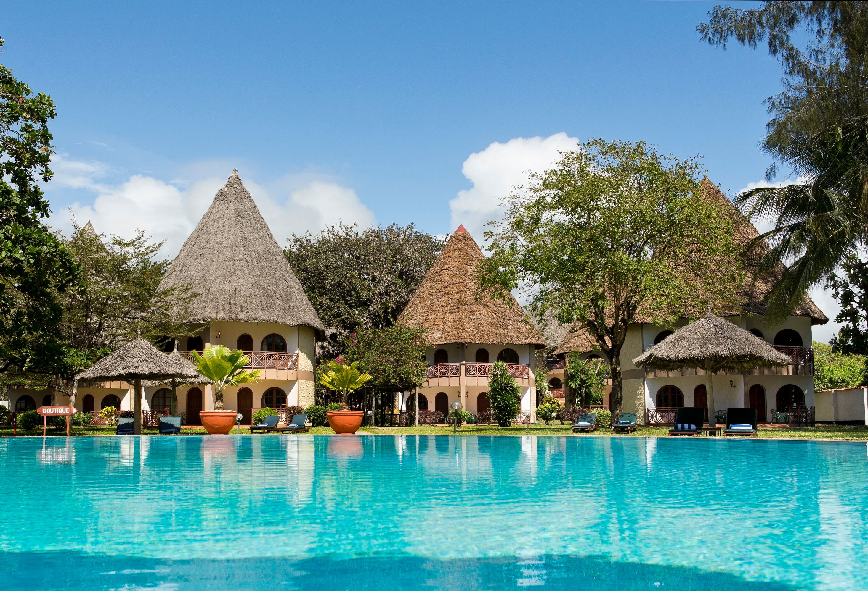 Kenia Diani Beach Neptune Paradise Beach Resort Zwembad Cottages