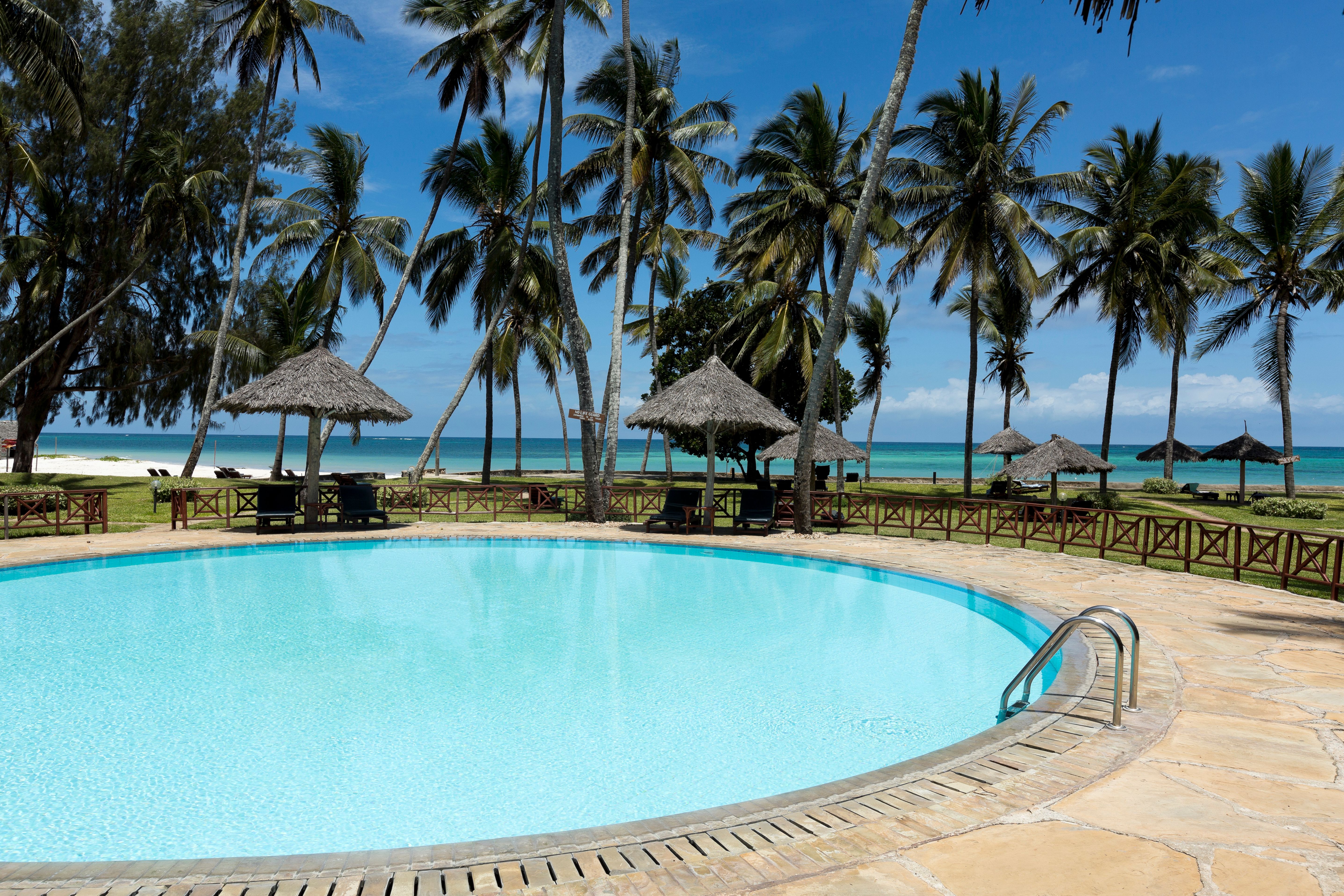 Kenia Diani Beach Neptune Paradise Beach Resort Zwembad