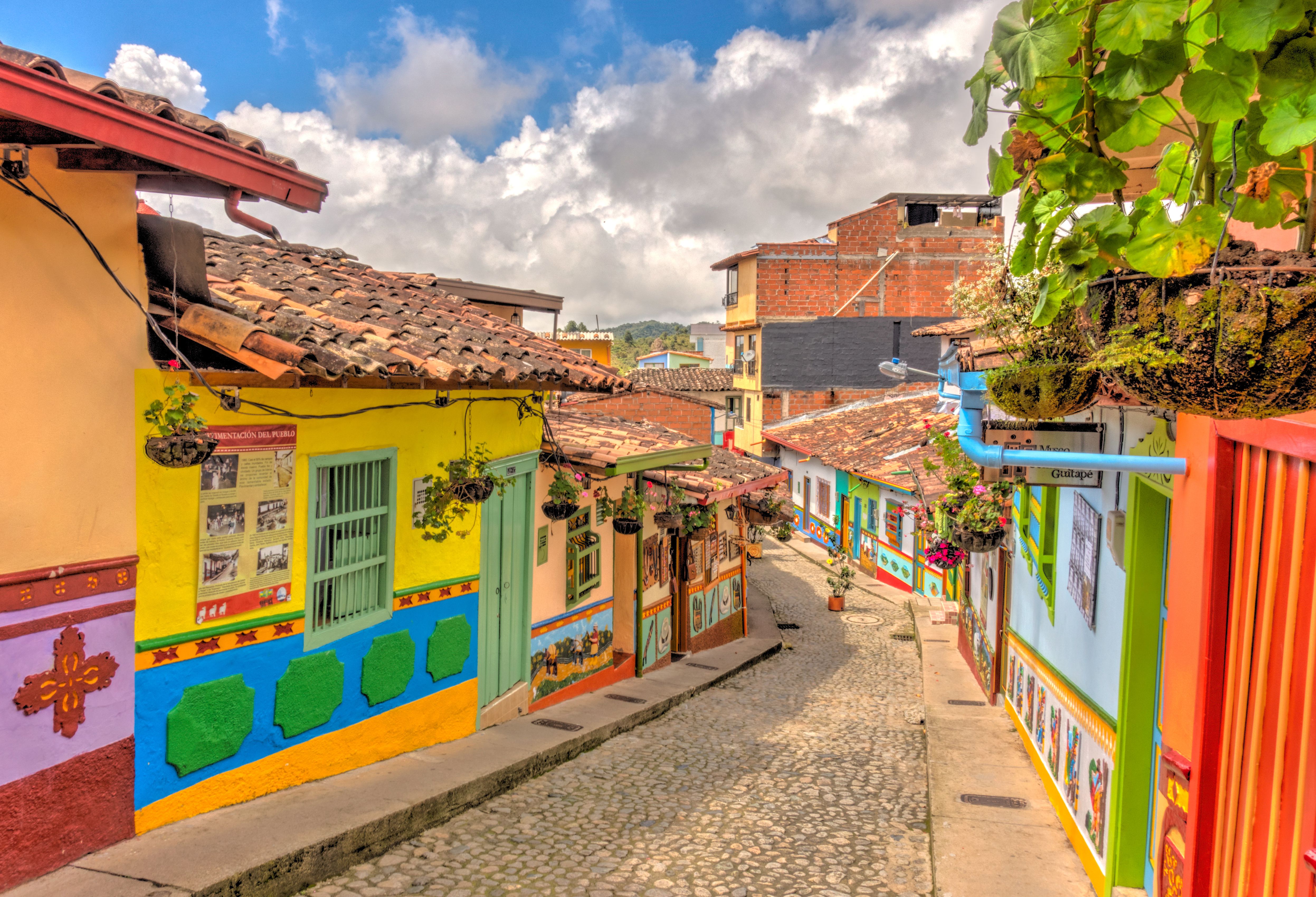 Straat in Guatape in Colombia