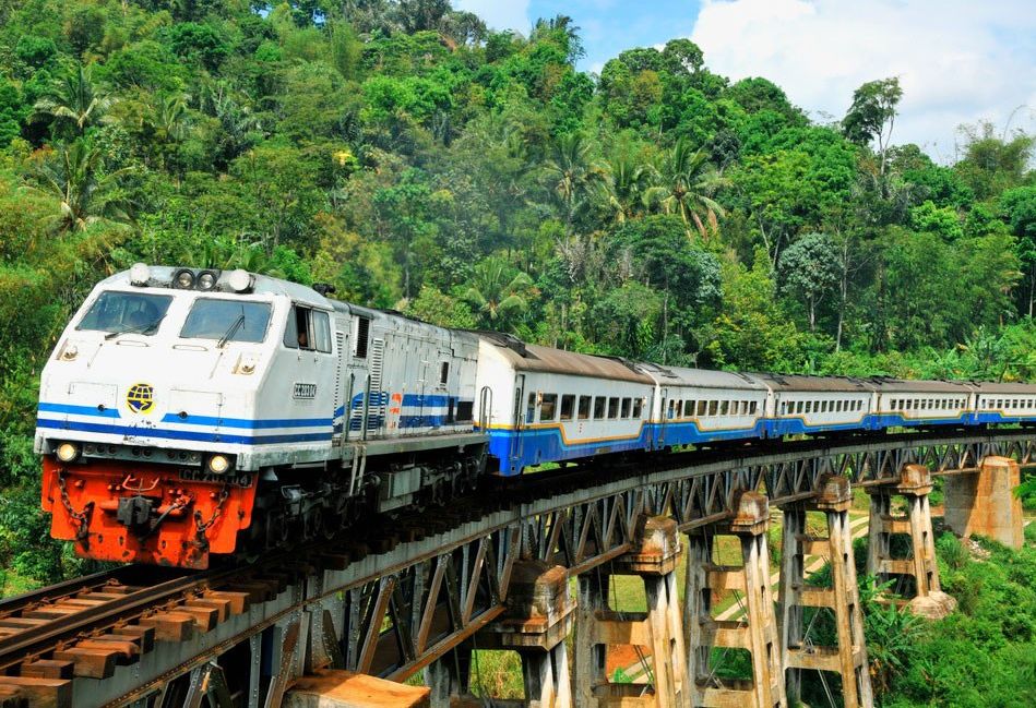 Treinrit Bandung naar Yogyakarta op Java in Indonesie