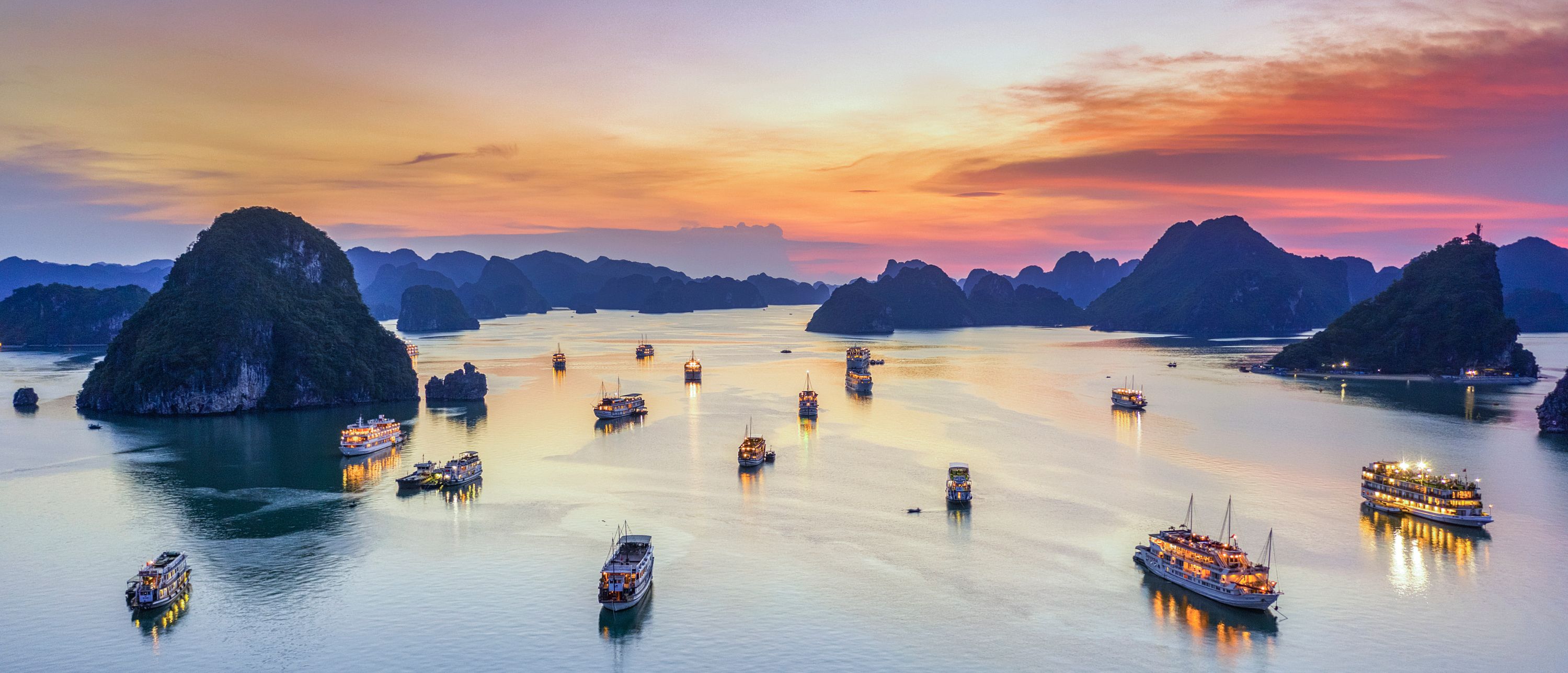 Vietnam-Halong-bay-zonsondergang
