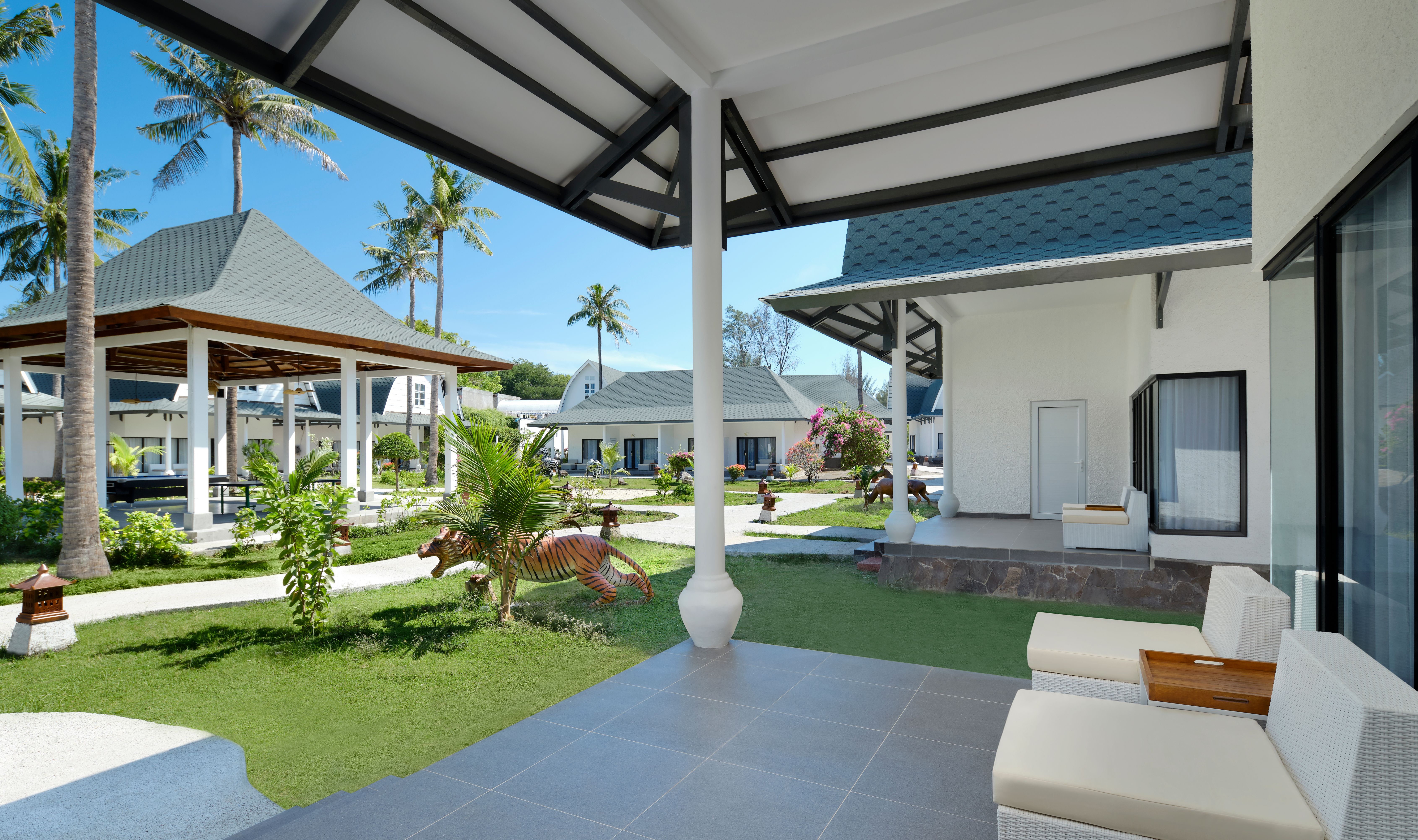 Terras van de Family Suite Duplex in Jambuluwuk Ocean Boutique Resort op Gili Trawangan