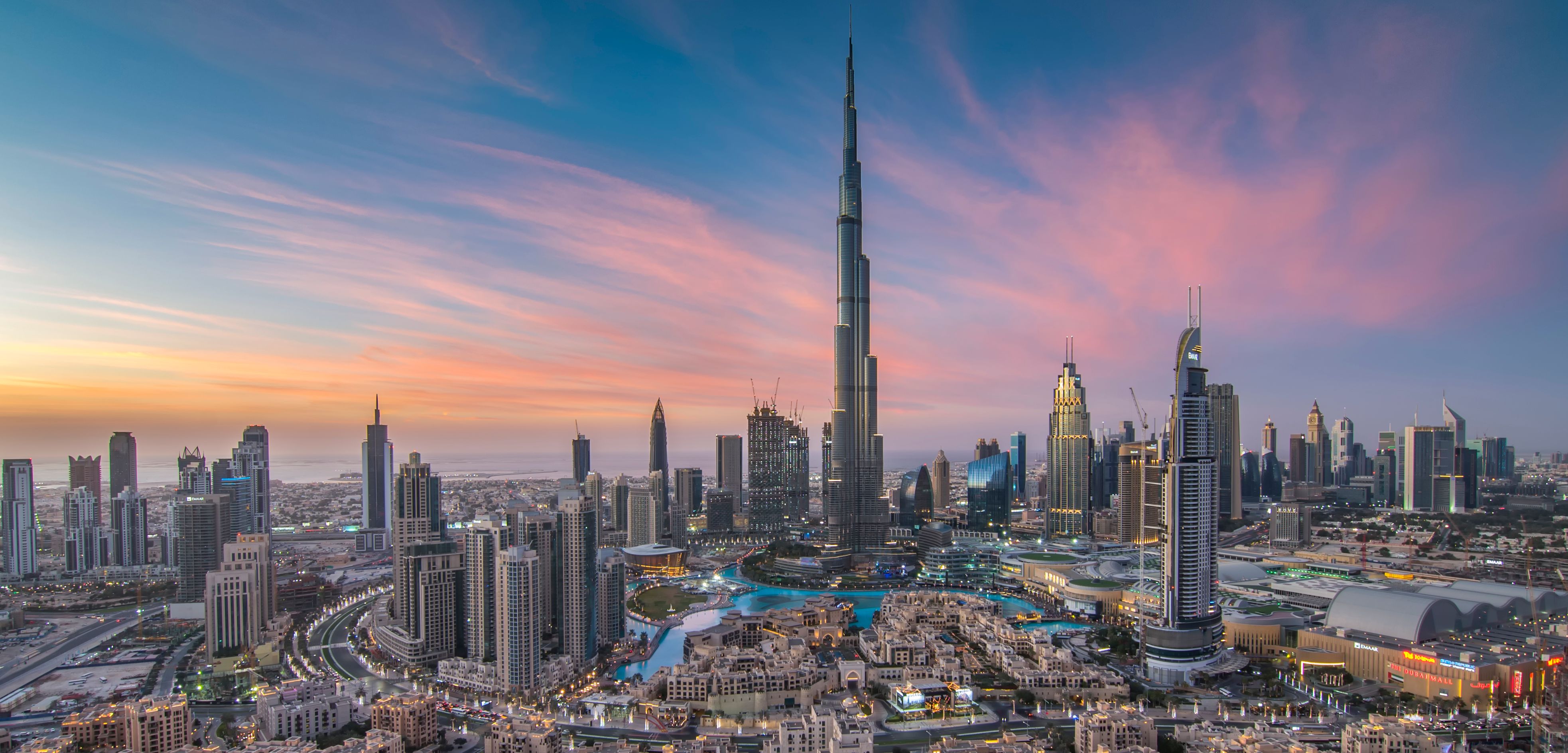 Dubai-skyline-avond