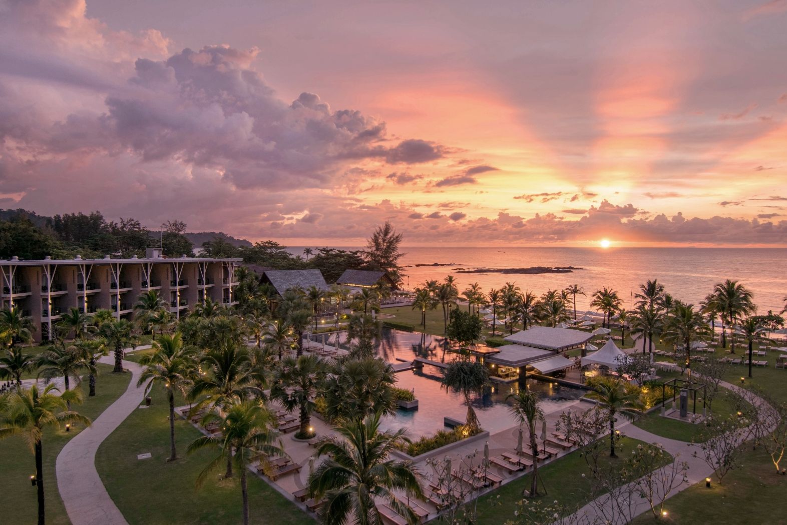 Thailand Khao Lak The Sands by Katathani Zonsondergang