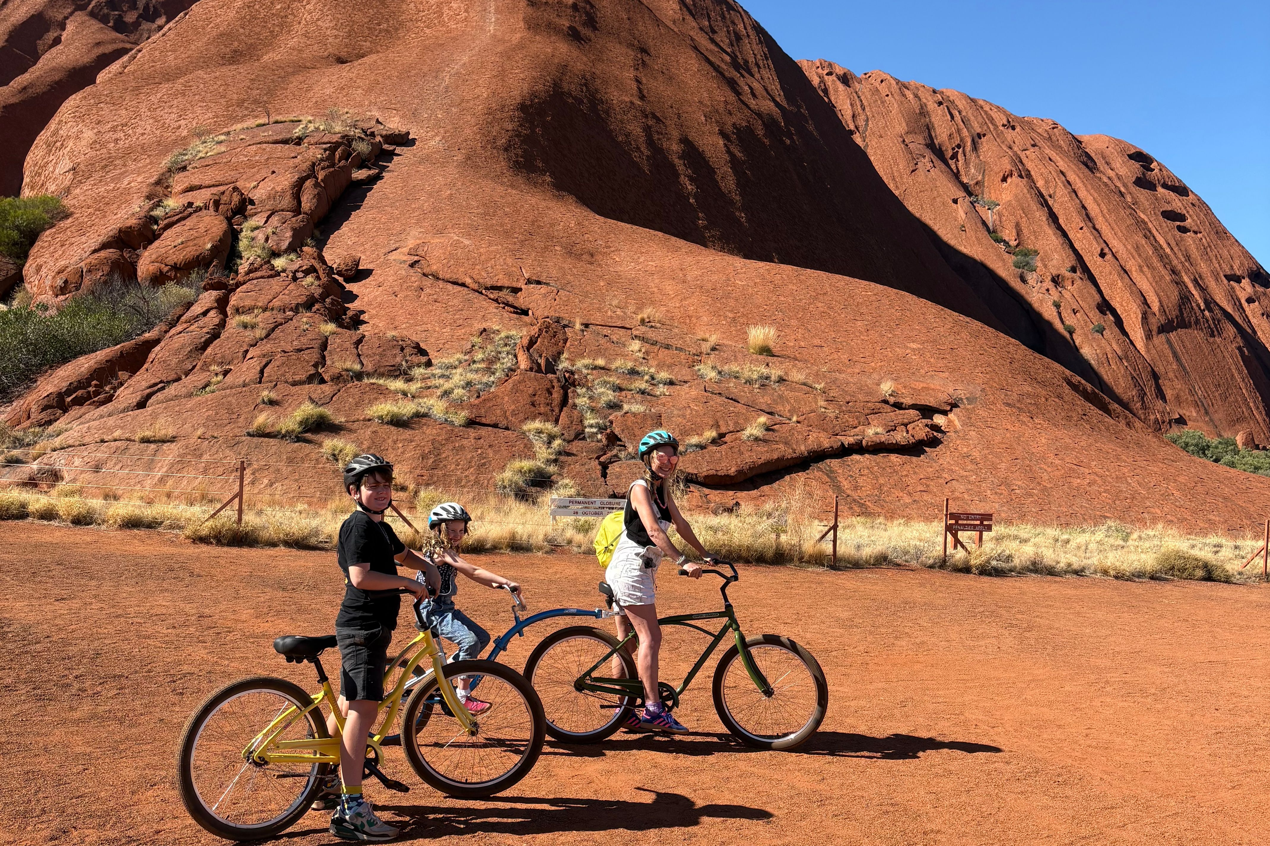 Fietstocht geschikt voor jong en oud bij Uluru in Australie