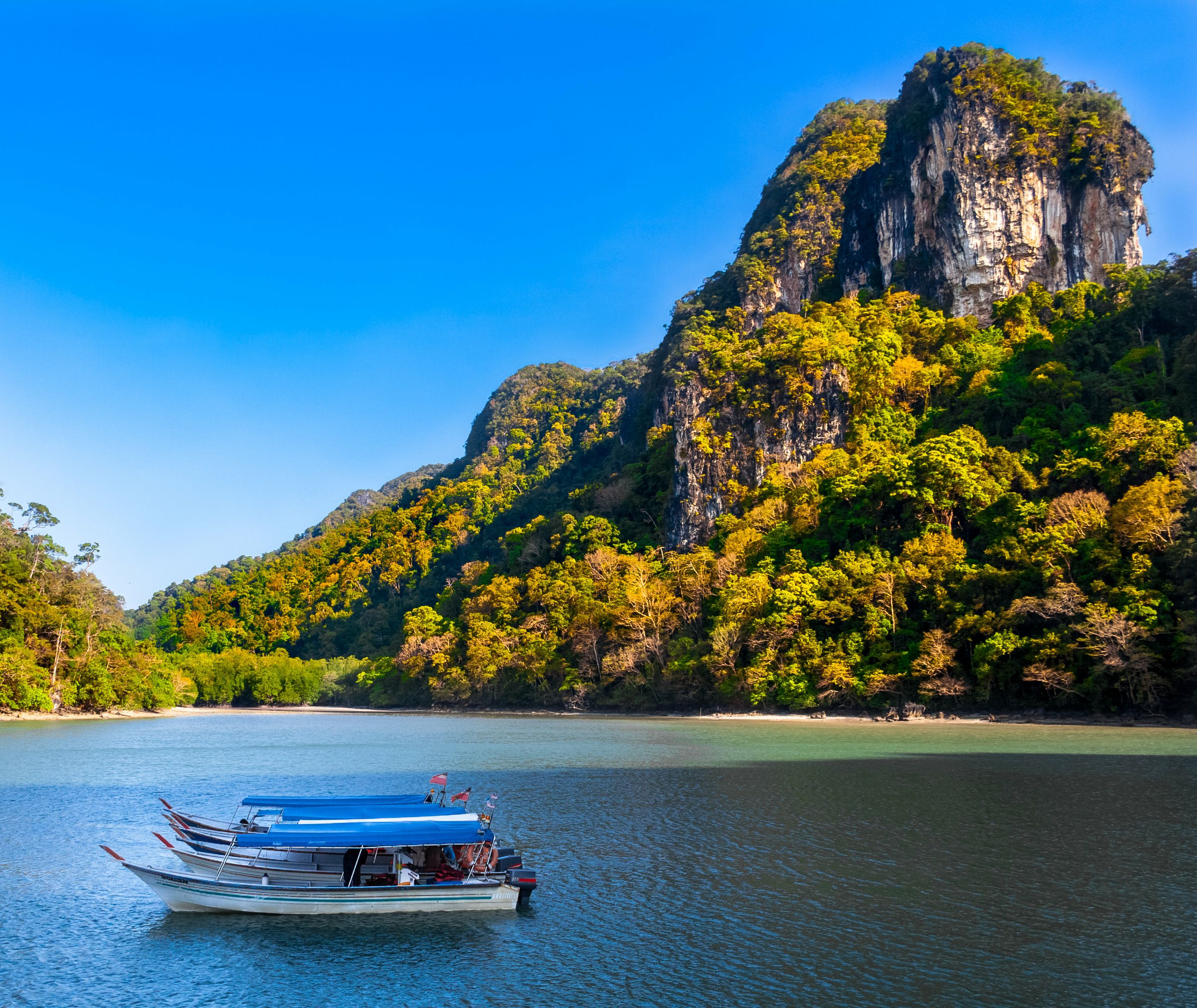 Maleisie-Langkawi-Kilim-Geoforest-Park-bootje