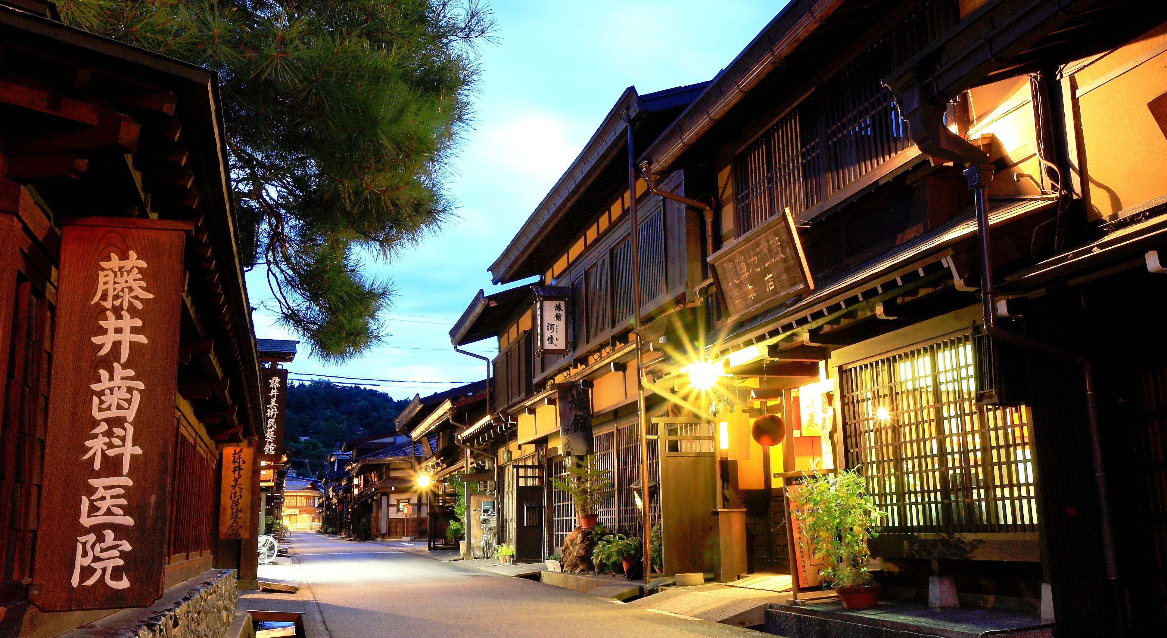 japan-takayama-by-night