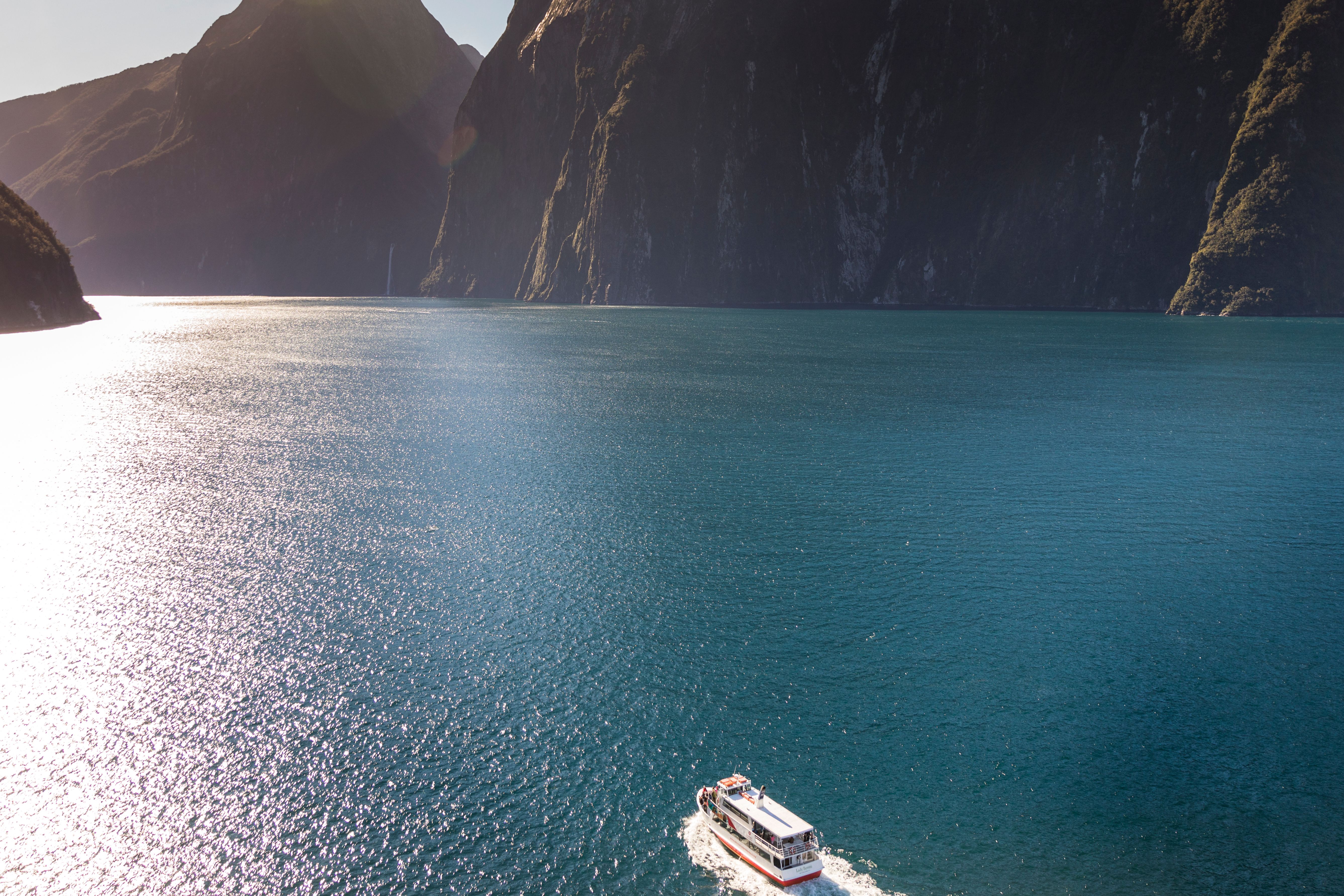Cruisen door Milford Sound in Nieuw-Zeeland