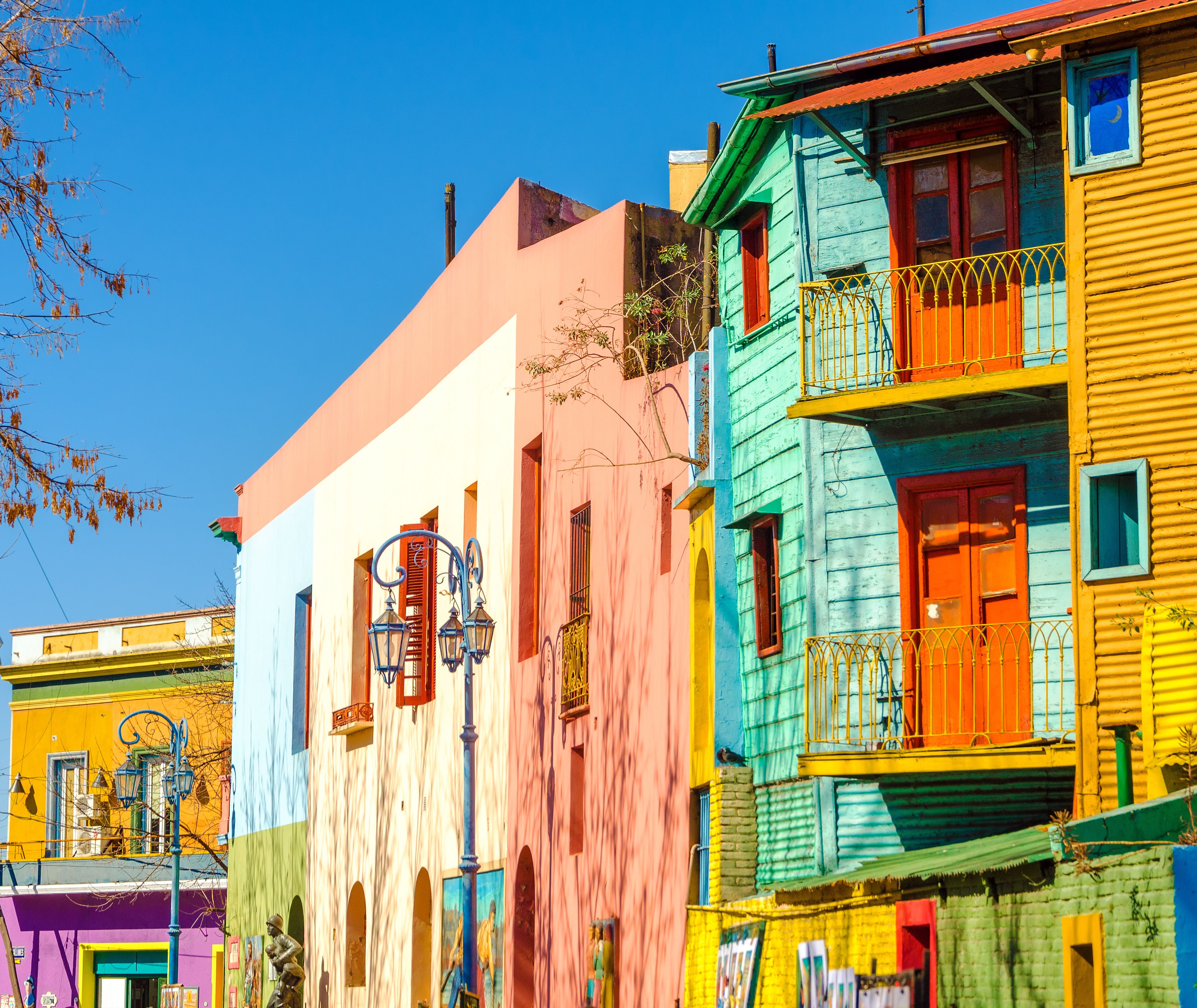 Argentinië-buenos-aires-heldere-kleuren-van-caminito-in-la-boca-wijk-2
