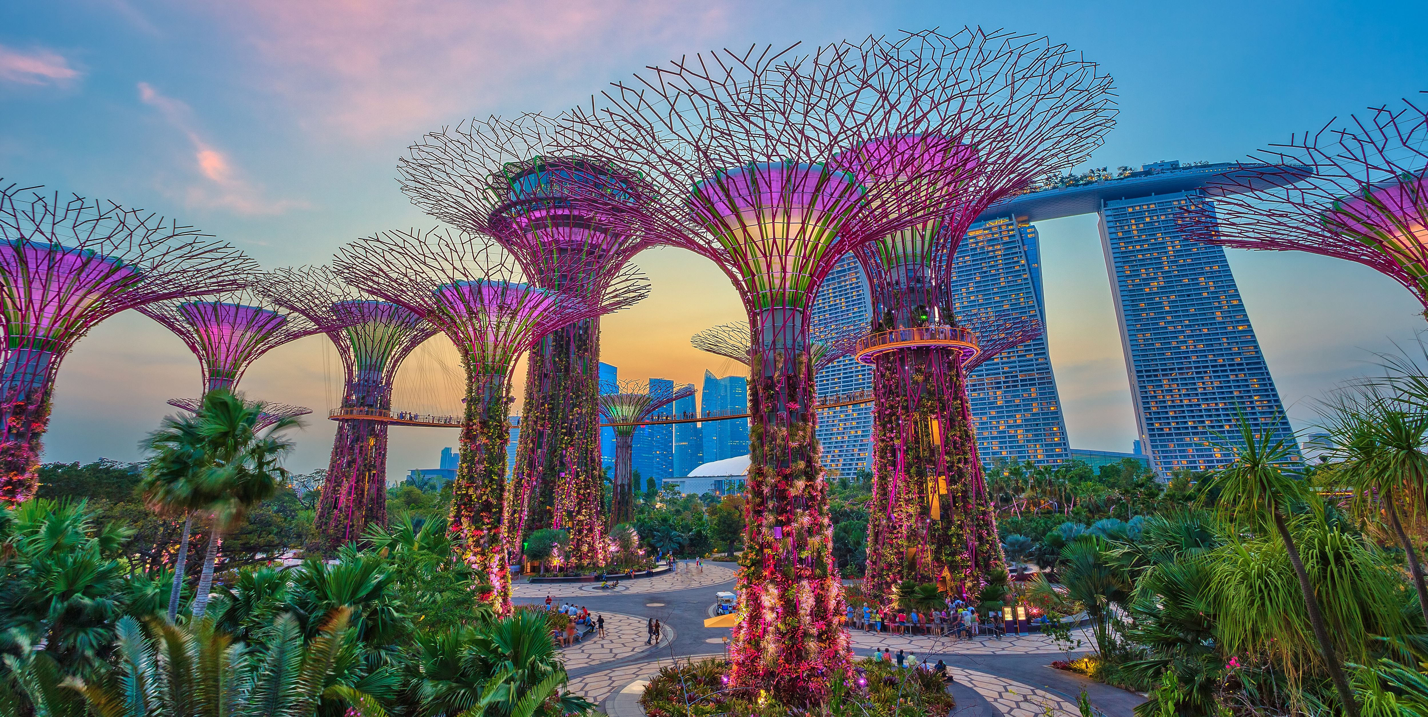 Singapore-gardens-by-the-bay-met-marina-bay-sands-op-de-achtergrond