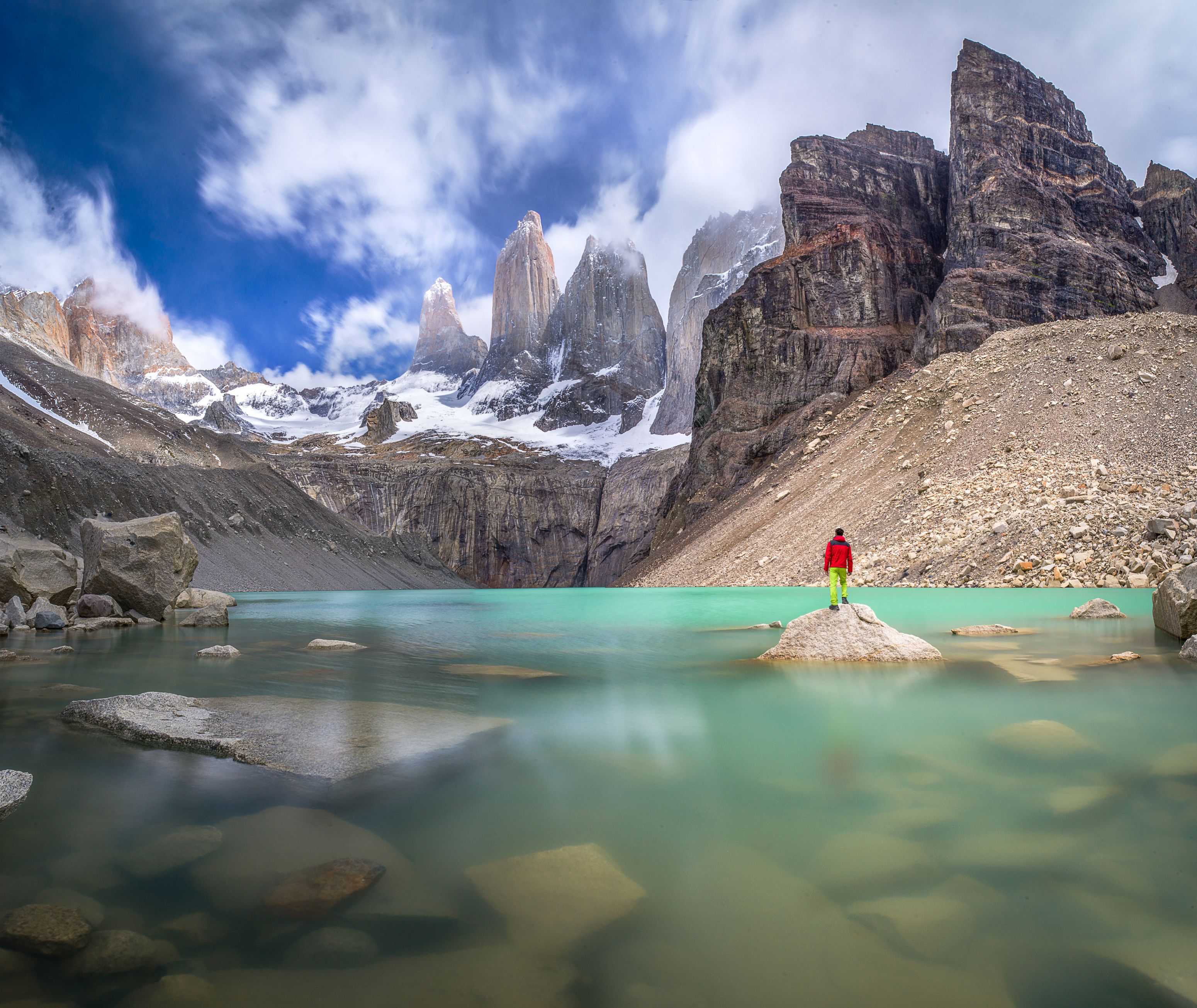 Chili-torres-del-paine-iconische-bergen-met-meer-5