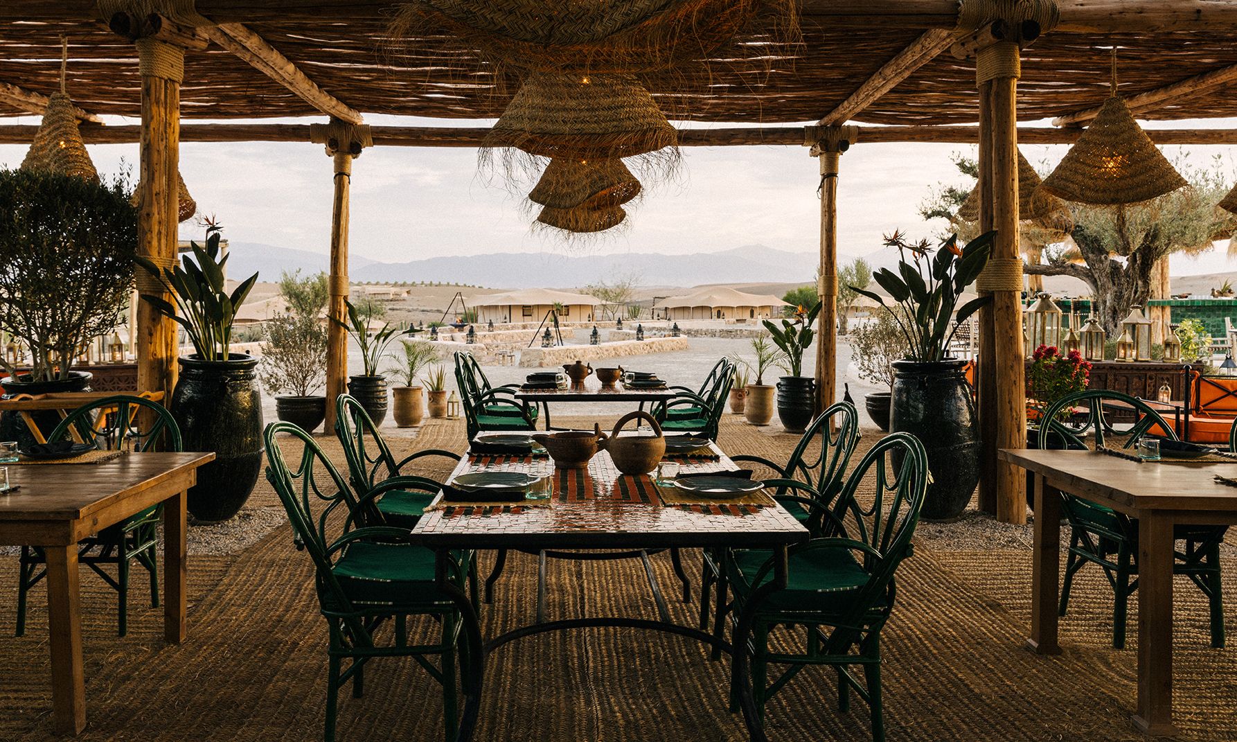 Marokko-Agafay-Woestijn-Caravan-Agafay-Habitas-Restaurant