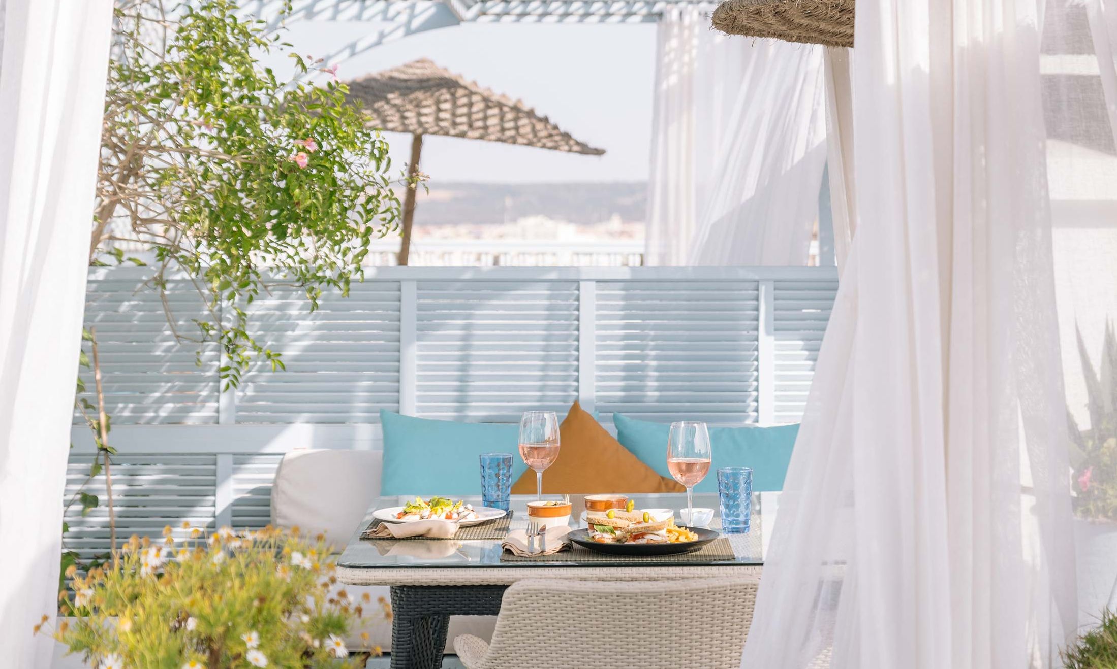 Marokko-Essaouira-Heure-Bleue-Palaise-lunch-op-terras
