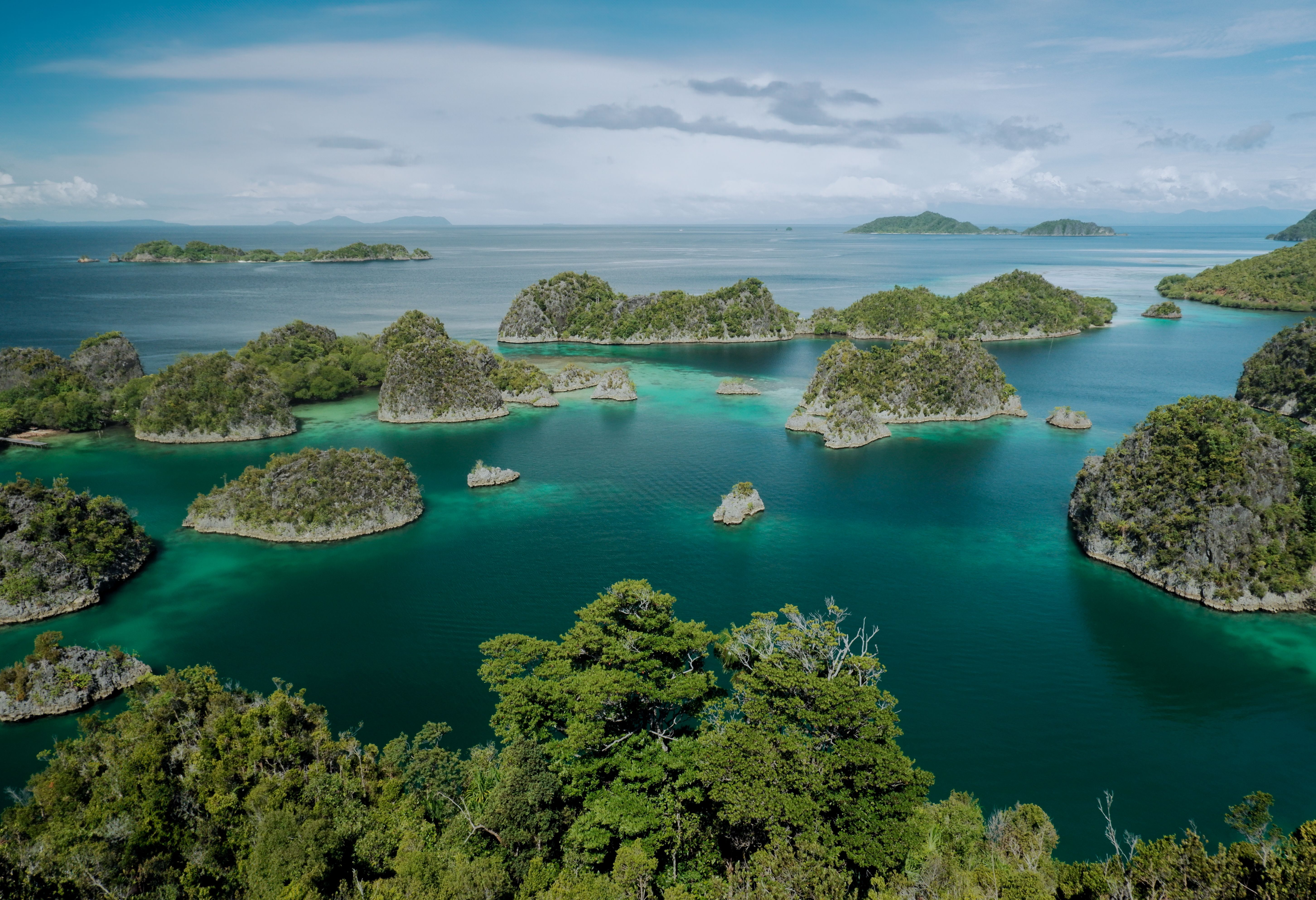 Uitzichtpunt Hidden Bay over Piaynemo in Raja Ampat in Indonesie