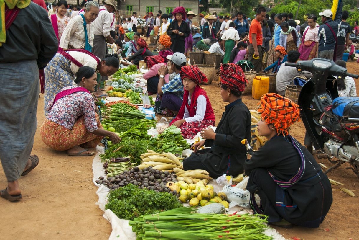 Lokale markt bergvolken Inle Lake Myanmar