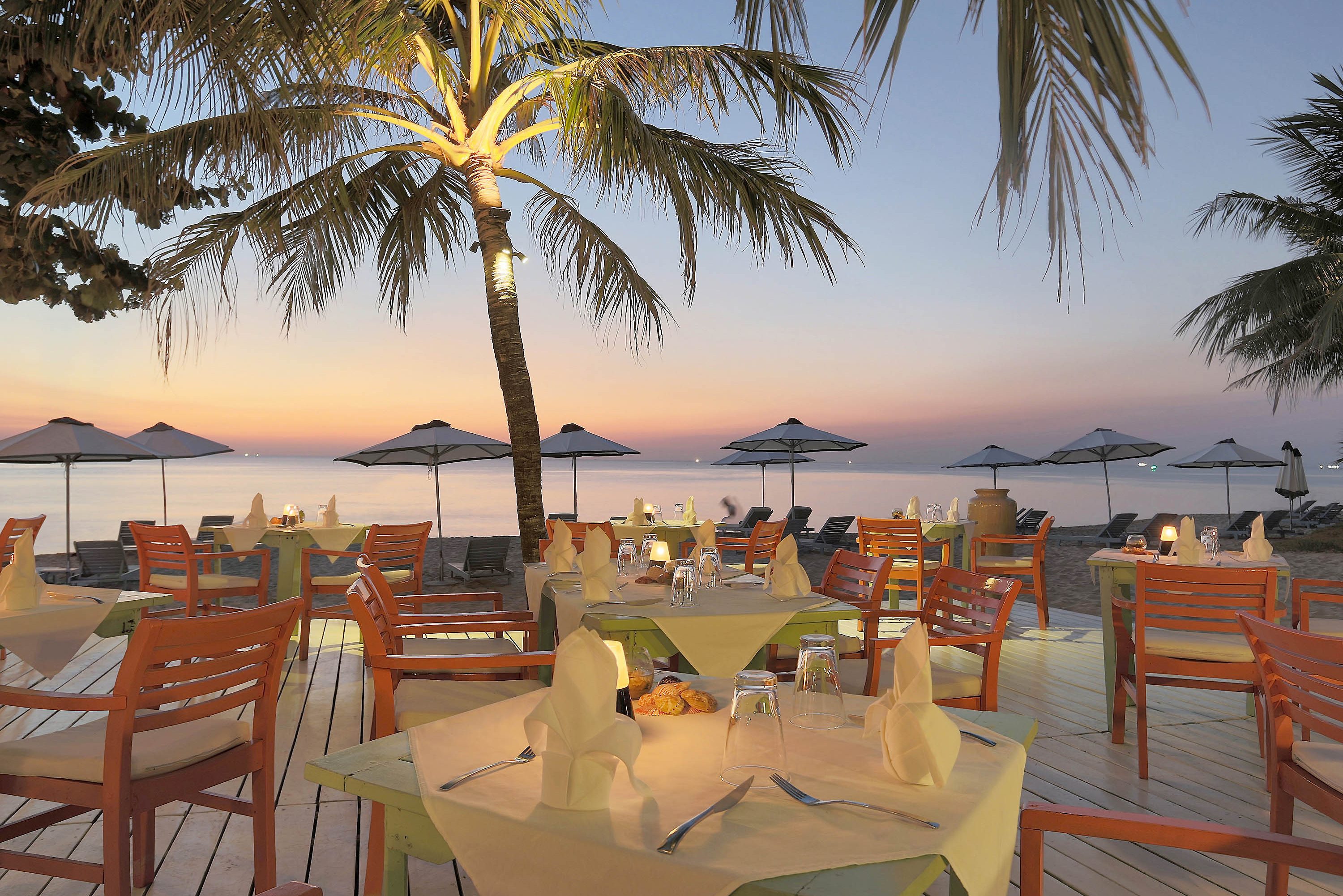 Aan het strand dineren bij het La Veranda Resort op het eiland Phu Quoc in Vietnam