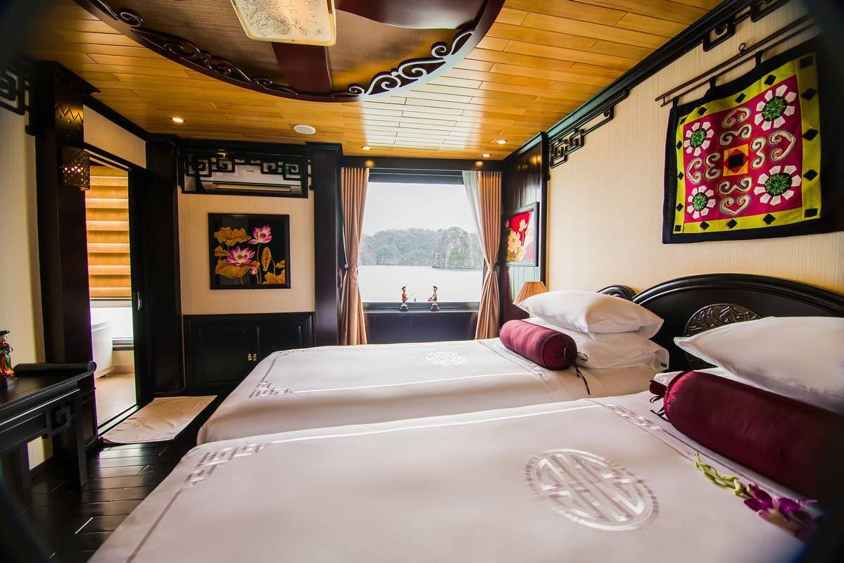 Hut tijdens de Dragon Legend Cruise in Bai Tu Long Bay in Vietnam