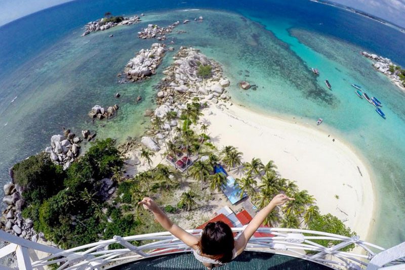 Uitzicht vanaf vuurtoren Lengkuas Island vlakbij Belitung