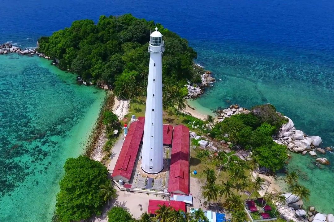 Vuurtoren op Lengkuas Island vlakbij Belitung