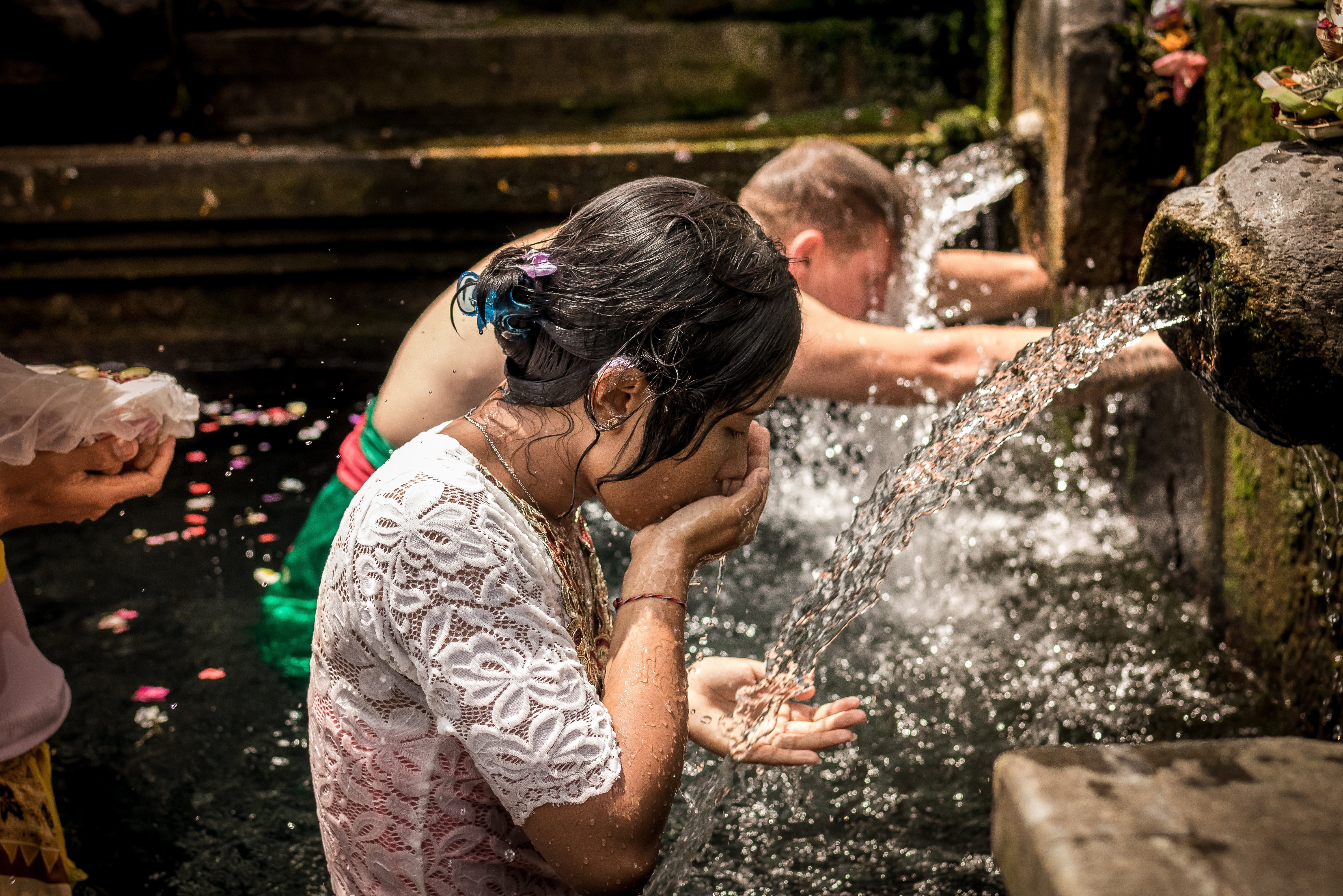 Tirta Empul tempel Melukat ritueel op Bali