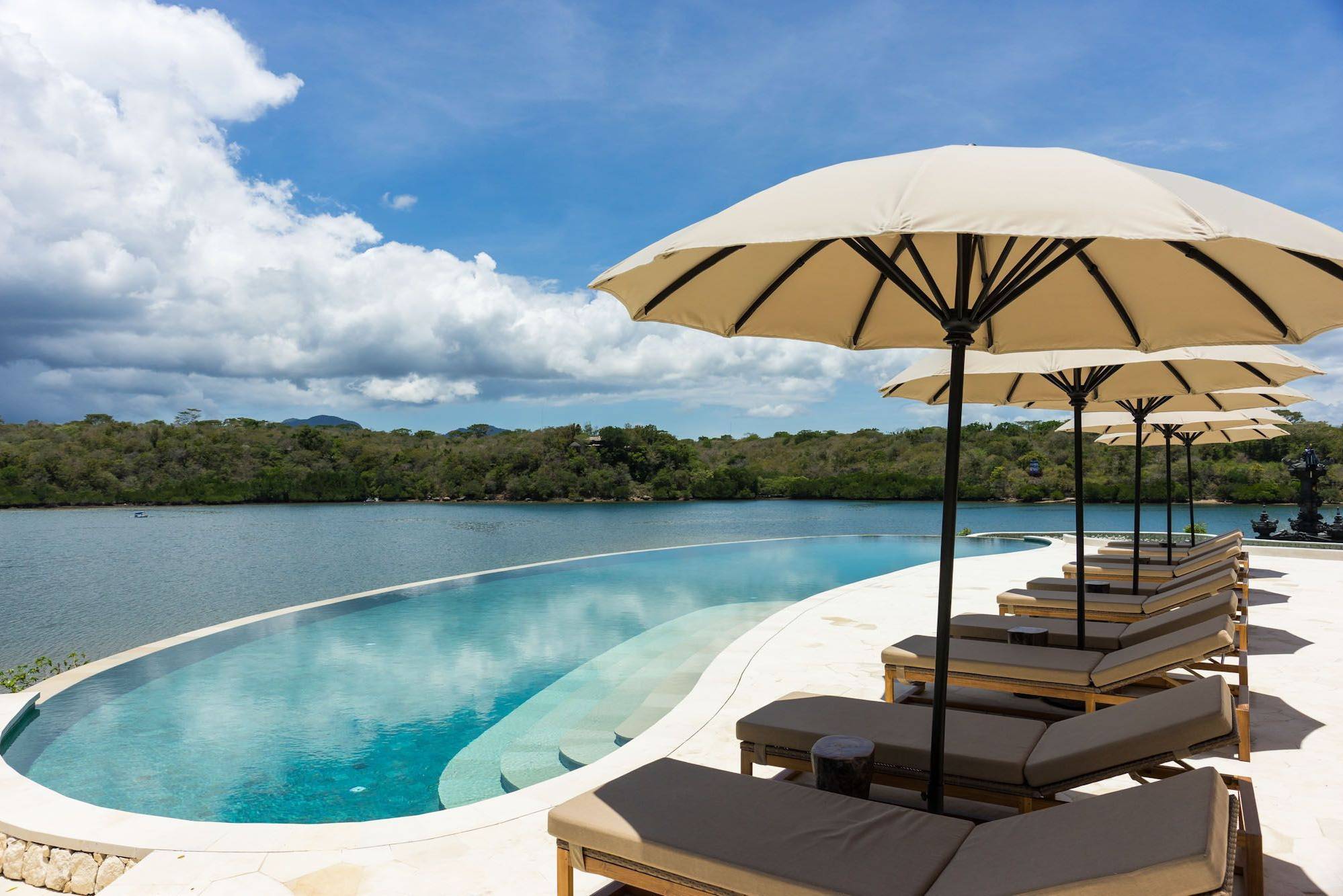 Infinity zwembad Menjangan Dynasty in Pemuteran Bali