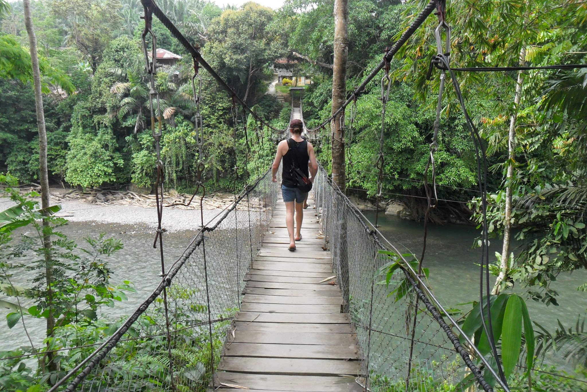 Touwbrug bij Tangkahan op Sumatra