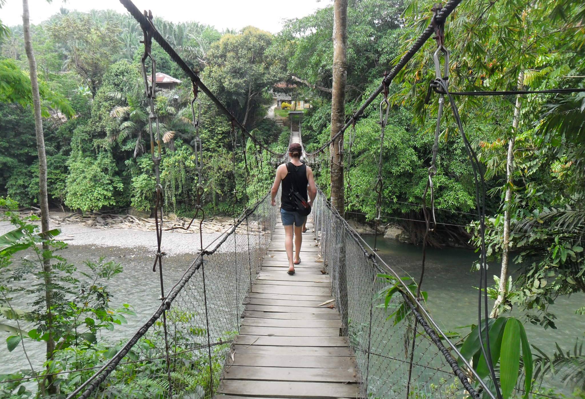 Touwbrug bij Tangkahan op Sumatra