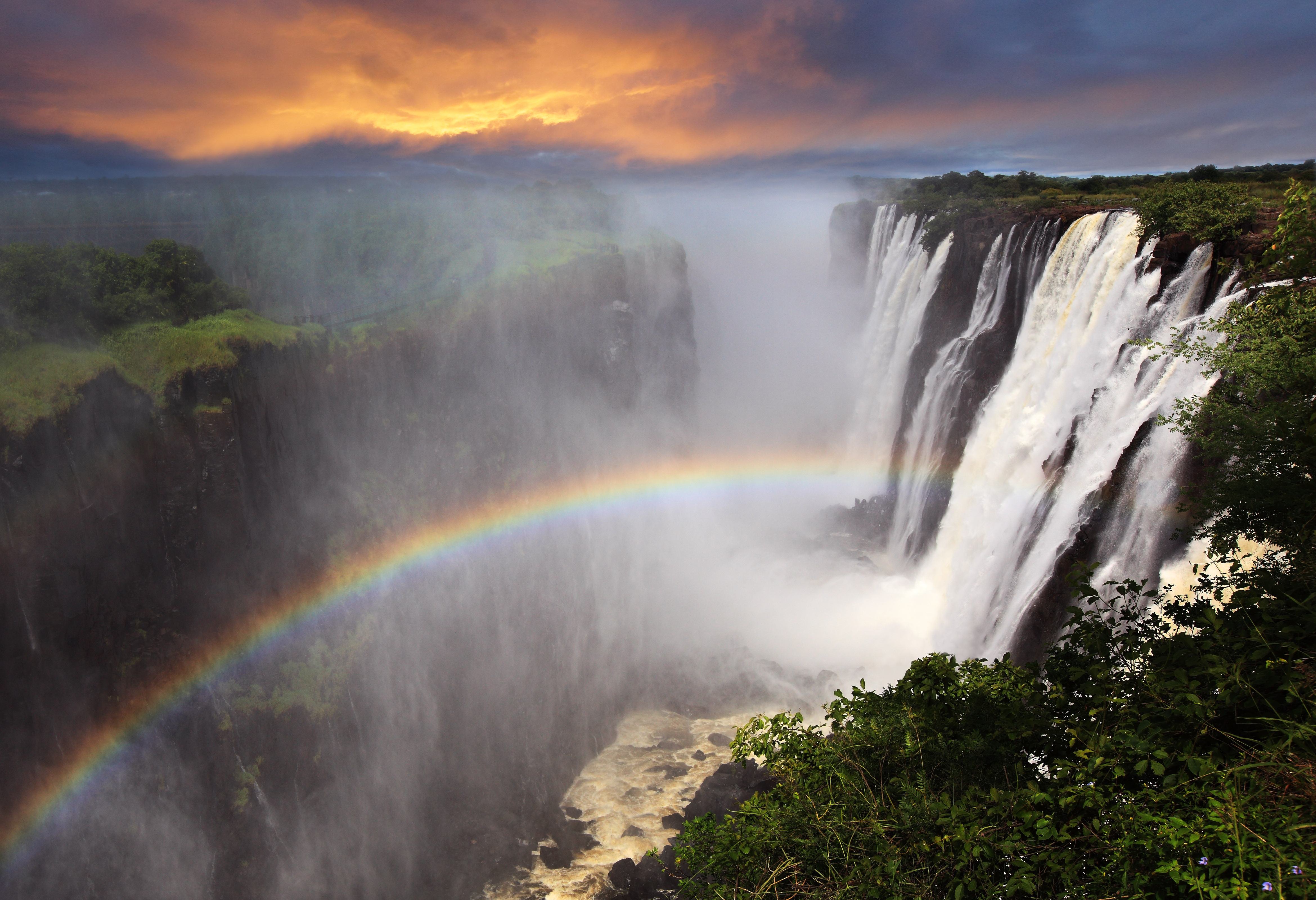 regenboog bij Victoria Falls in Zimbabwe