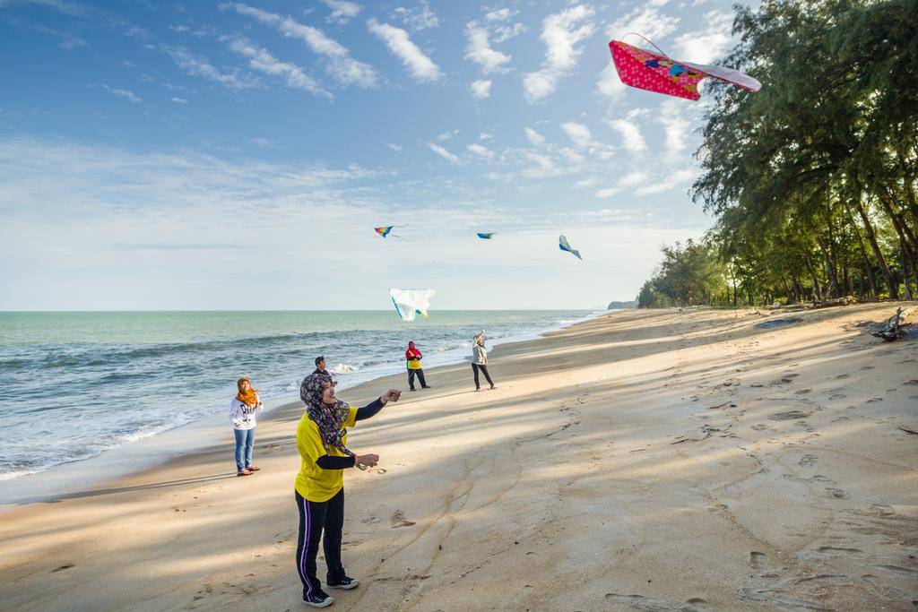 Vliegeren aan het strand van Cherating