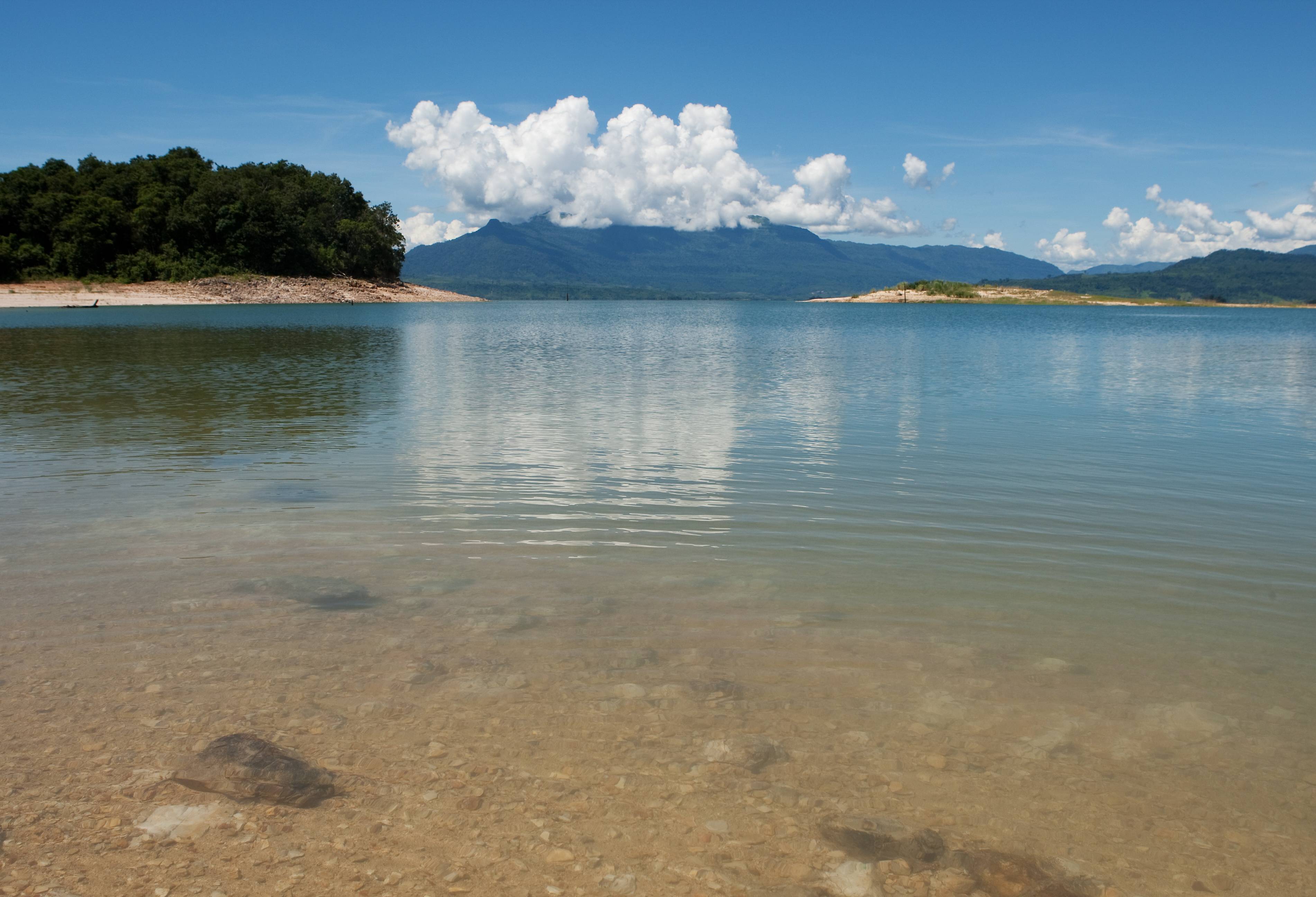 Nam Ngum Lake in de regio Vientiane, Laos
