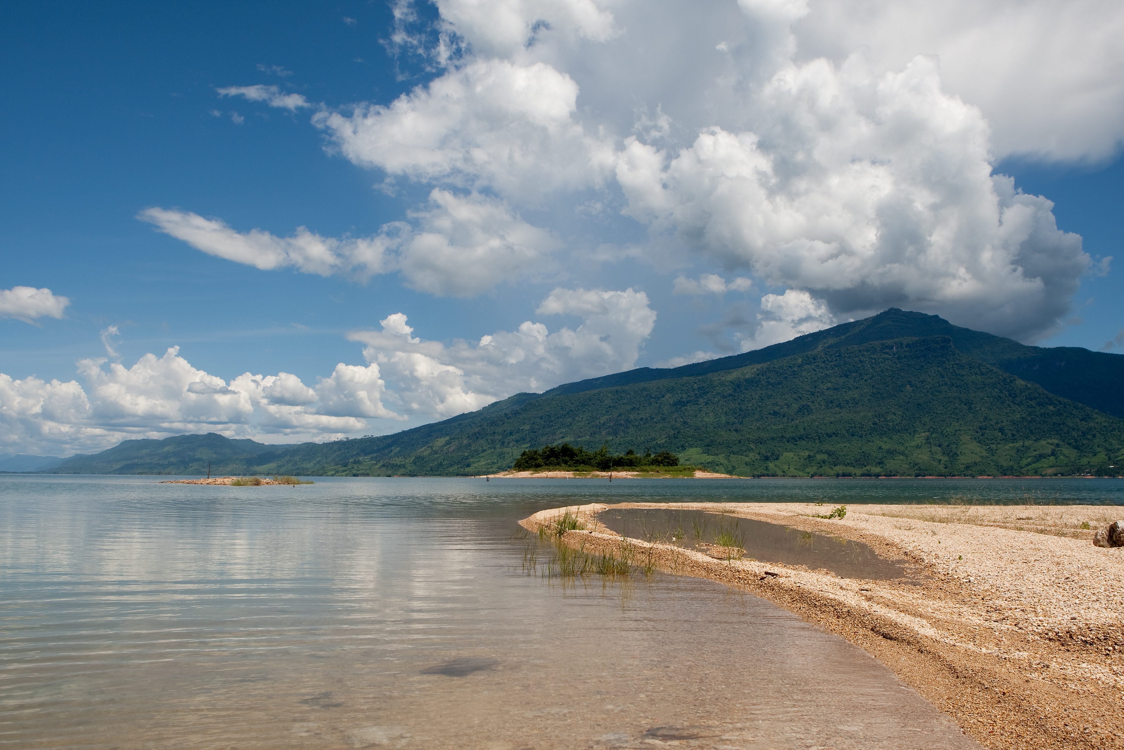 Nam Ngum Lake in de regio Vientiane, Laos