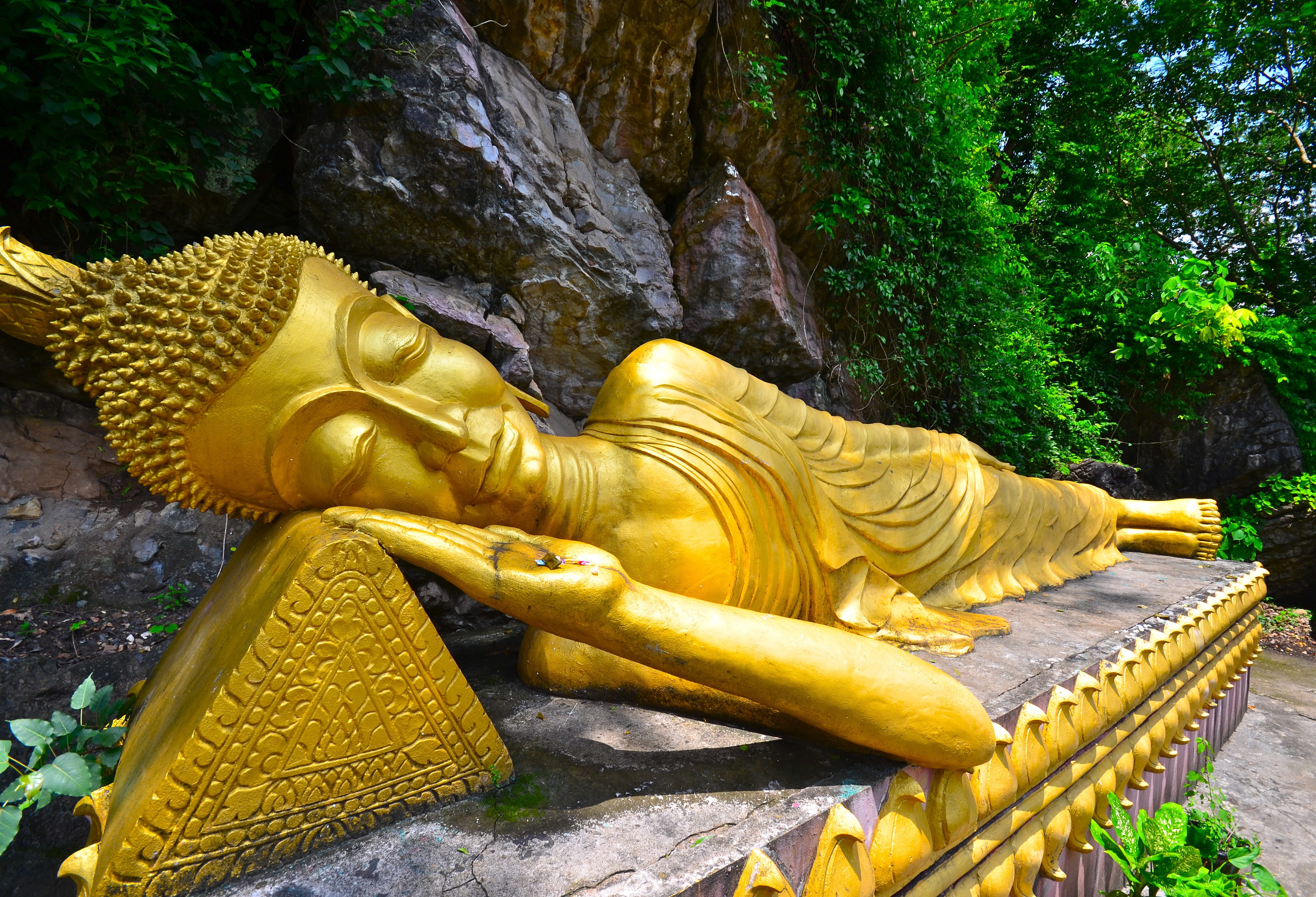 Liggend boeddhabeeld op Phousi Hill in Luang Prabang, Laos