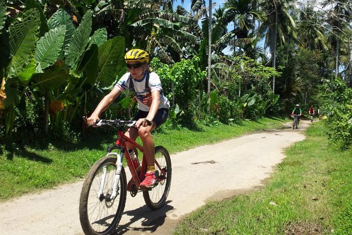 Fietsen vlakbij Kota Kinabalu Sabah Borneo