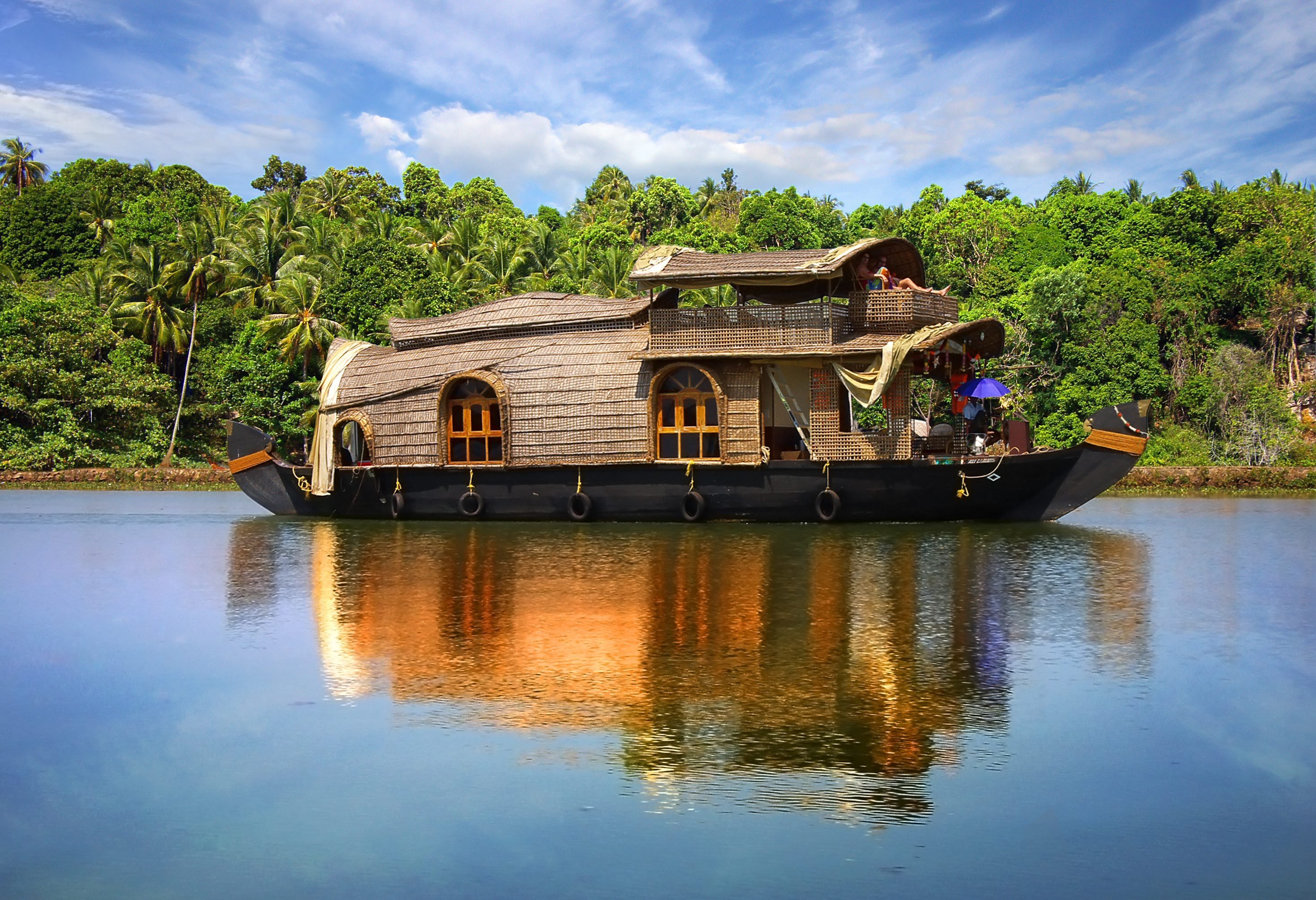 Een houseboat in Kerala in India