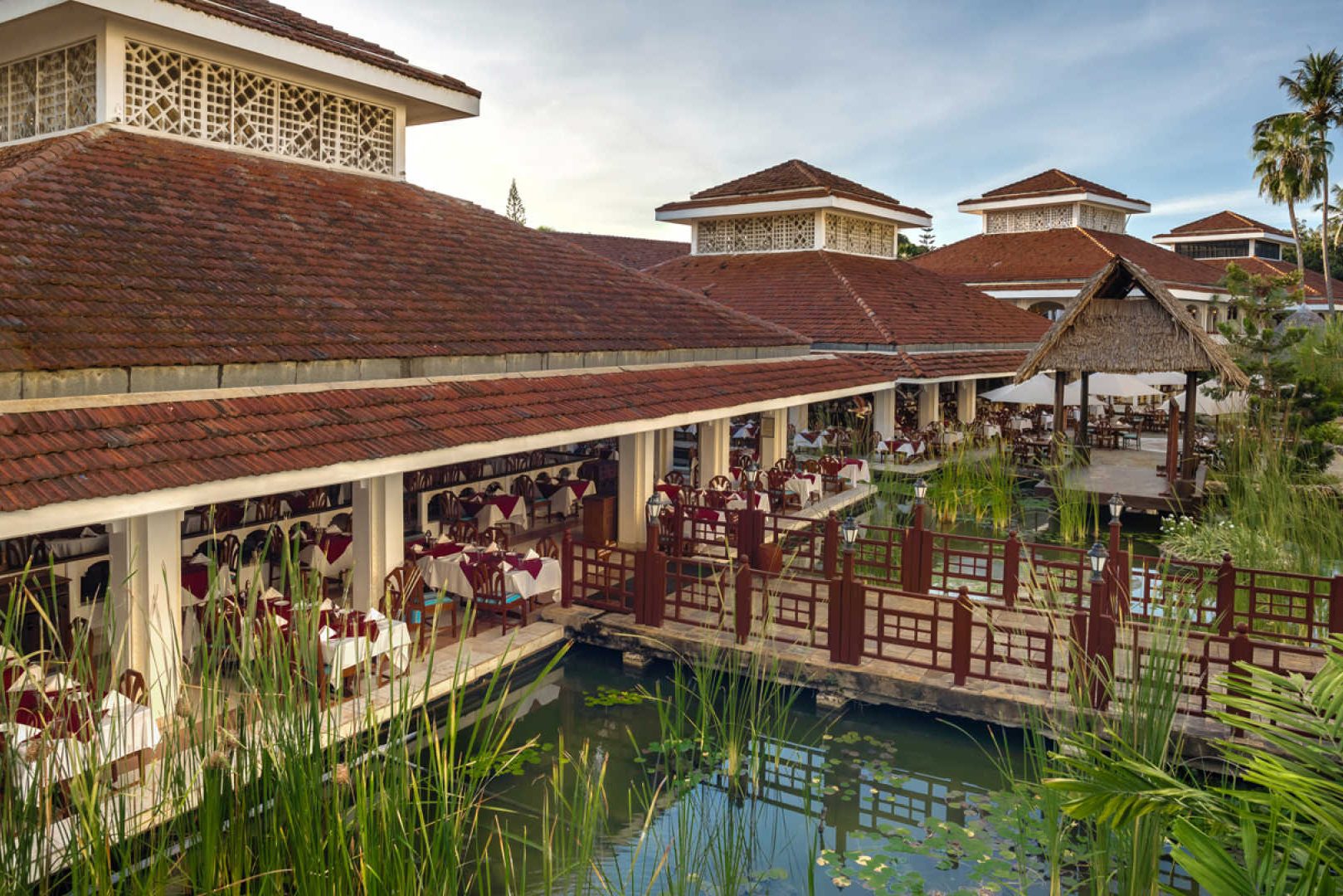 The Pavilions Restaurant in het Sarova Whitesands Beach Resort in Bamburi Beach, Kenia