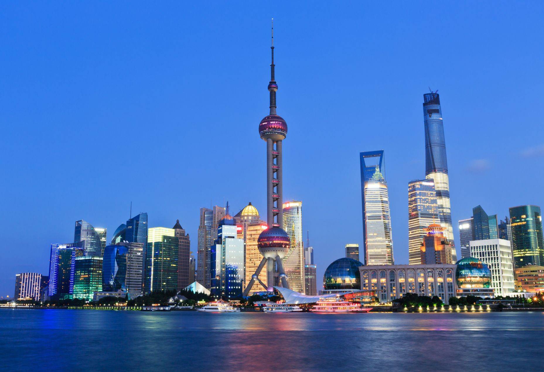 De skyline van Pudong in Shanghai