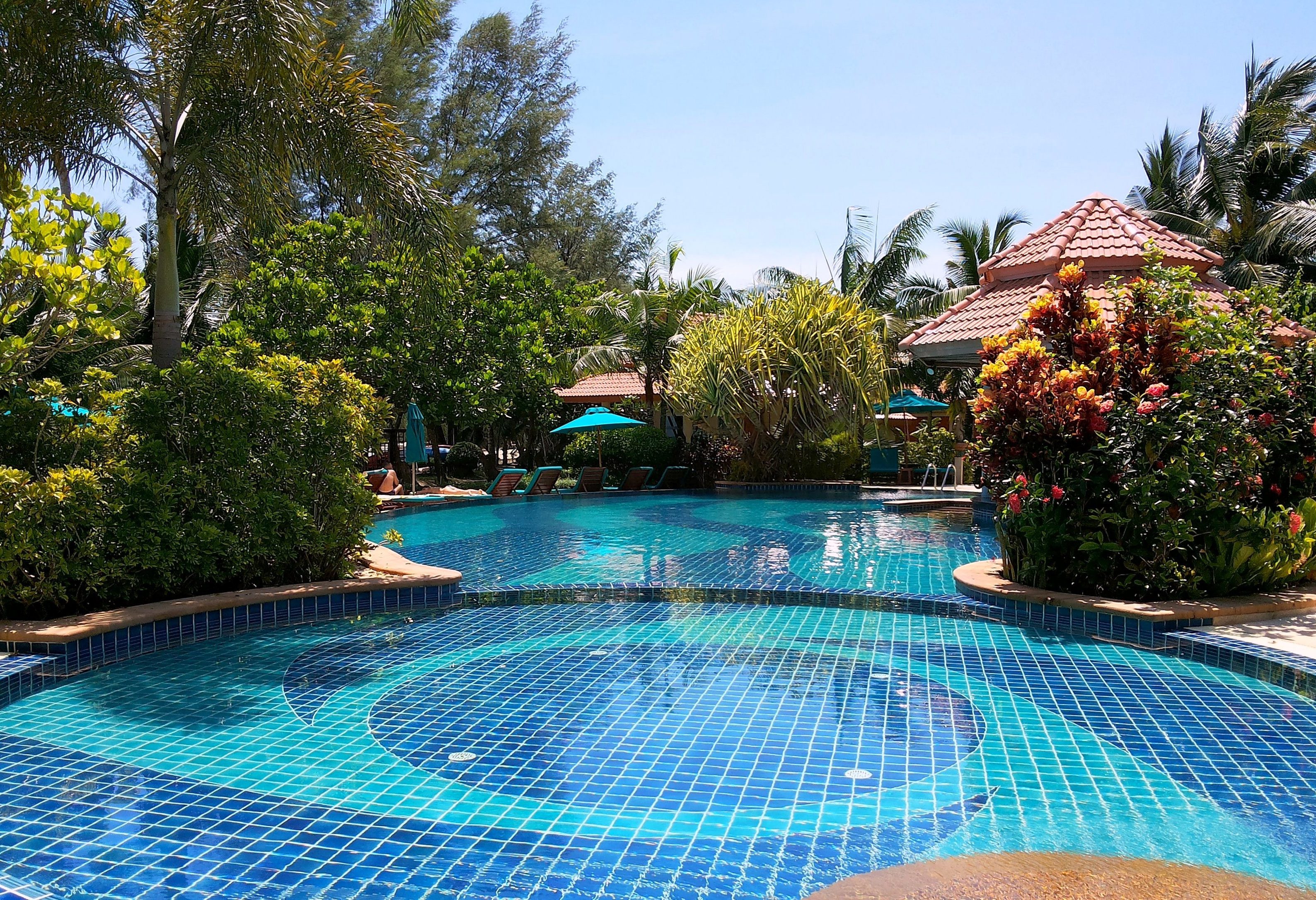 Zwembad van het Koh Chang Paradise Resort op Koh Chang in Thailand
