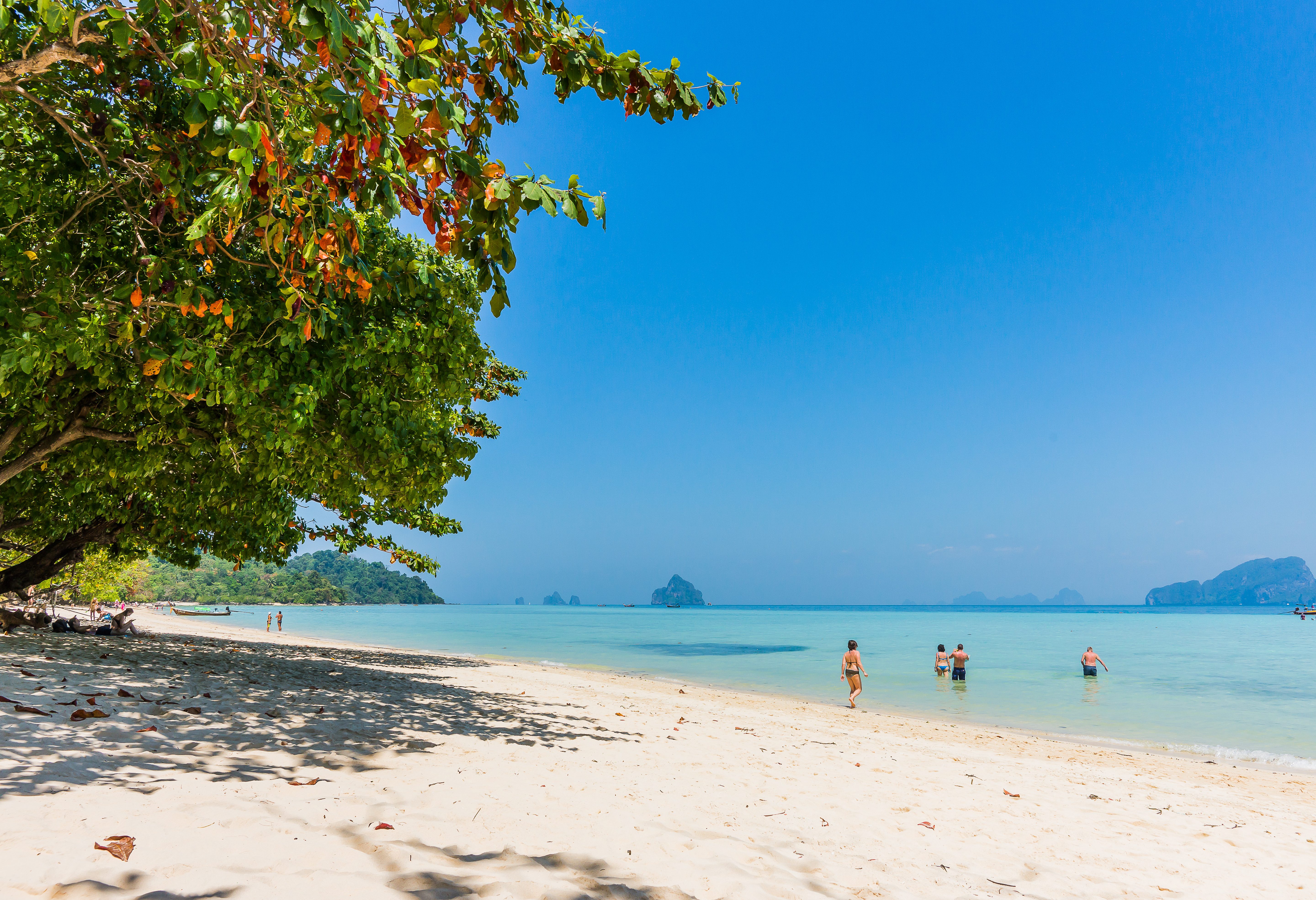 Strand bij The Sevenseas Resort op Koh Kradan in Thailand