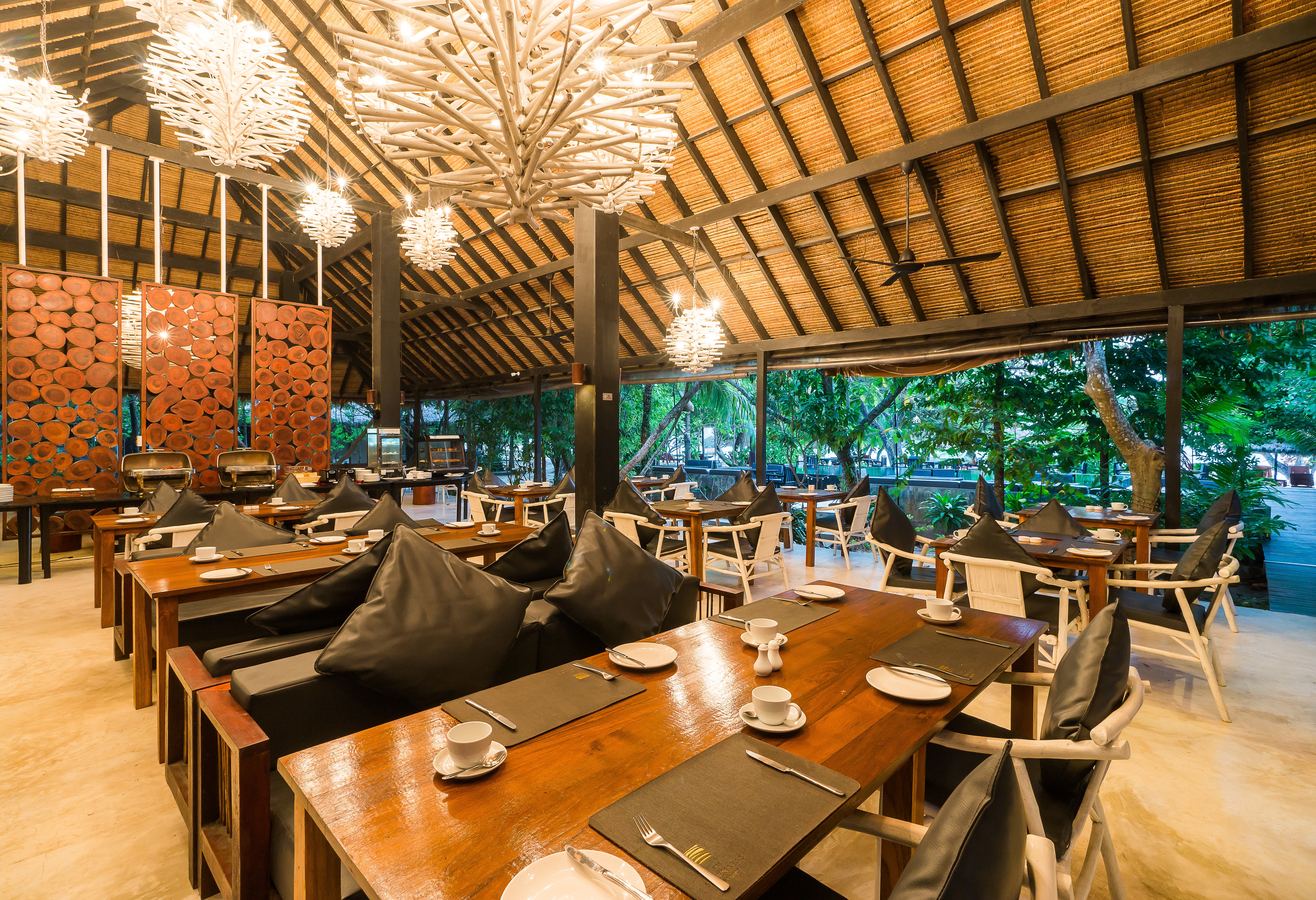 Restaurant in The Sevenseas Resort op Koh Kradan in Thailand