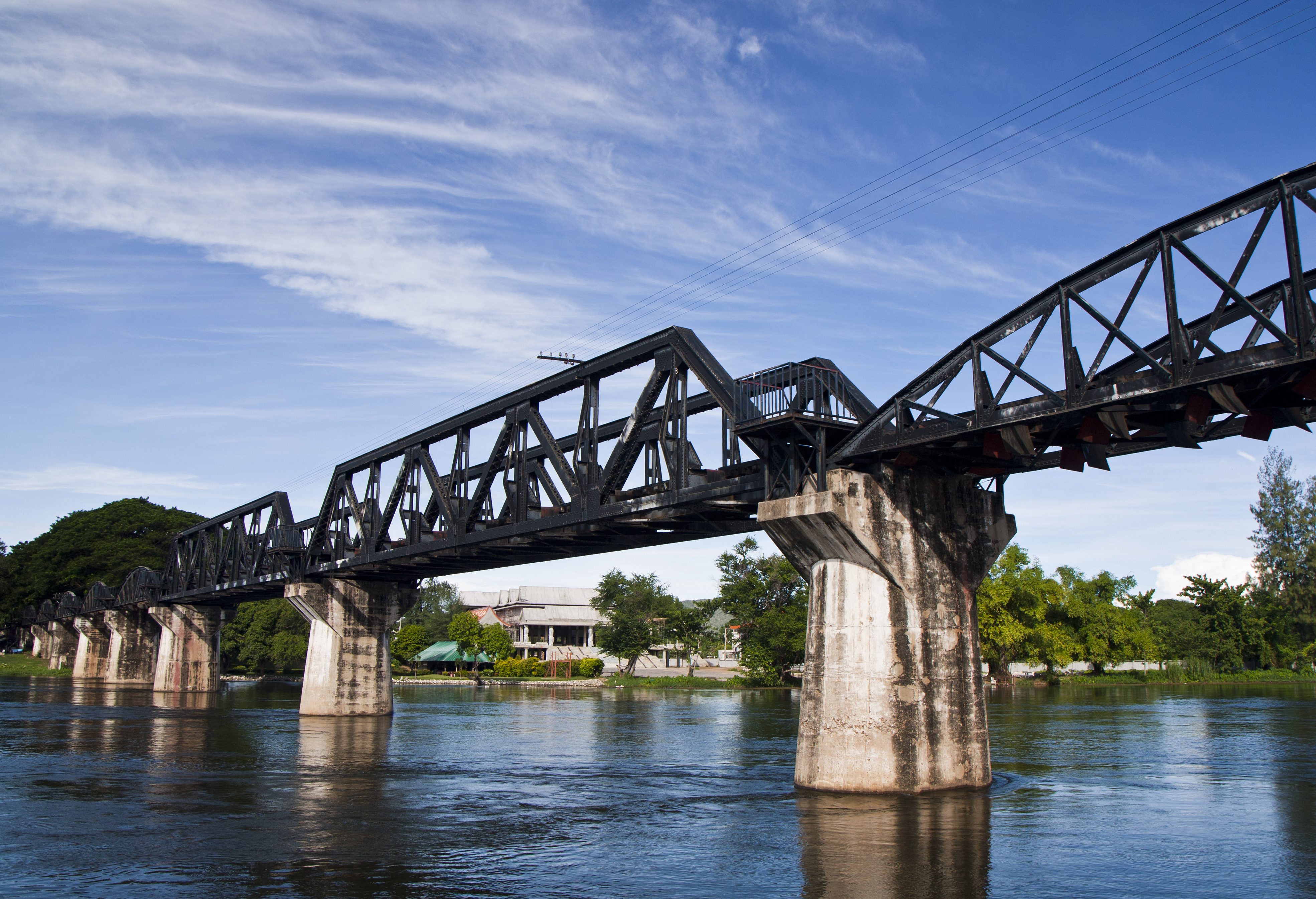 Brug over de River Kwai in Kanchanaburi, Thailand