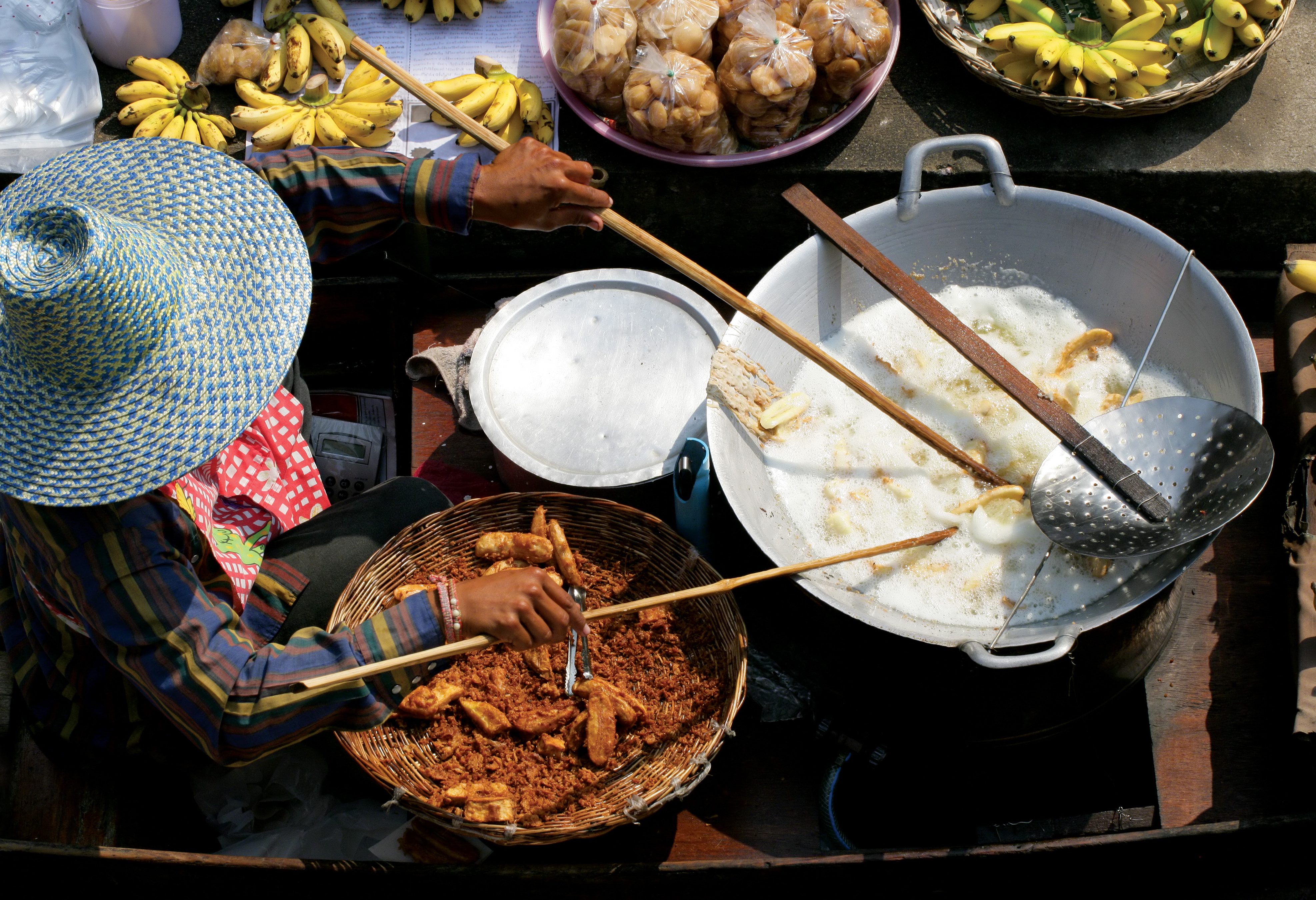 Damnoen Saduak drijvende markt in Thailand