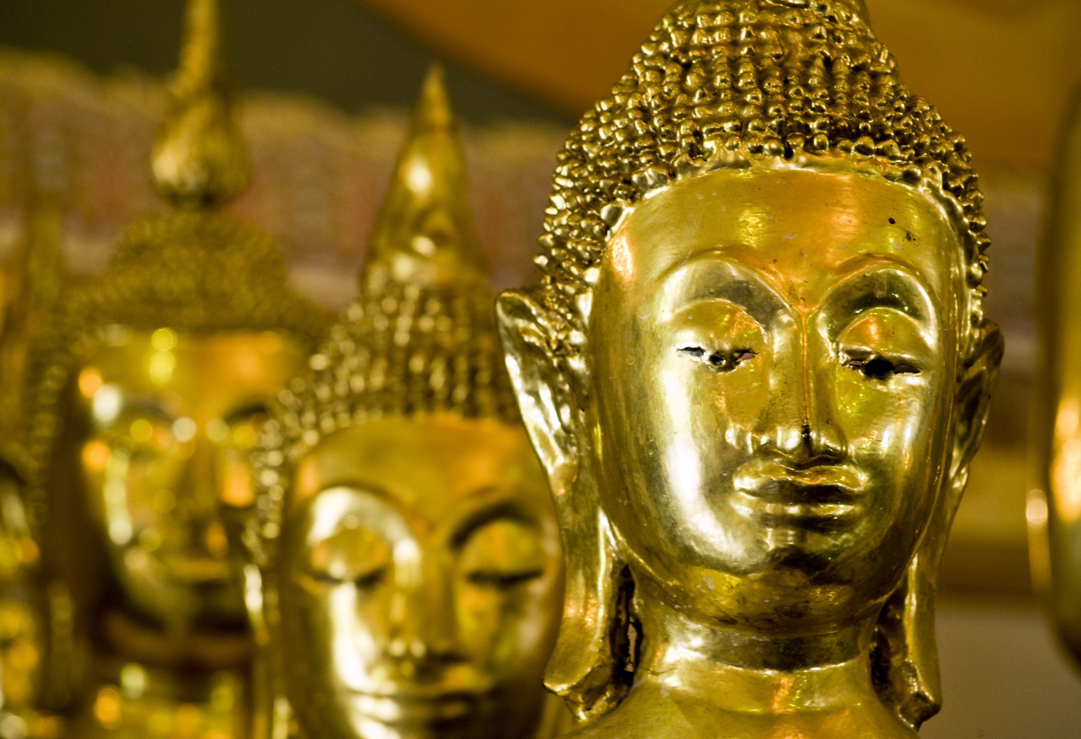 Boeddhabeelden in de Wat Phra Kaew in Bangkok, Thailand