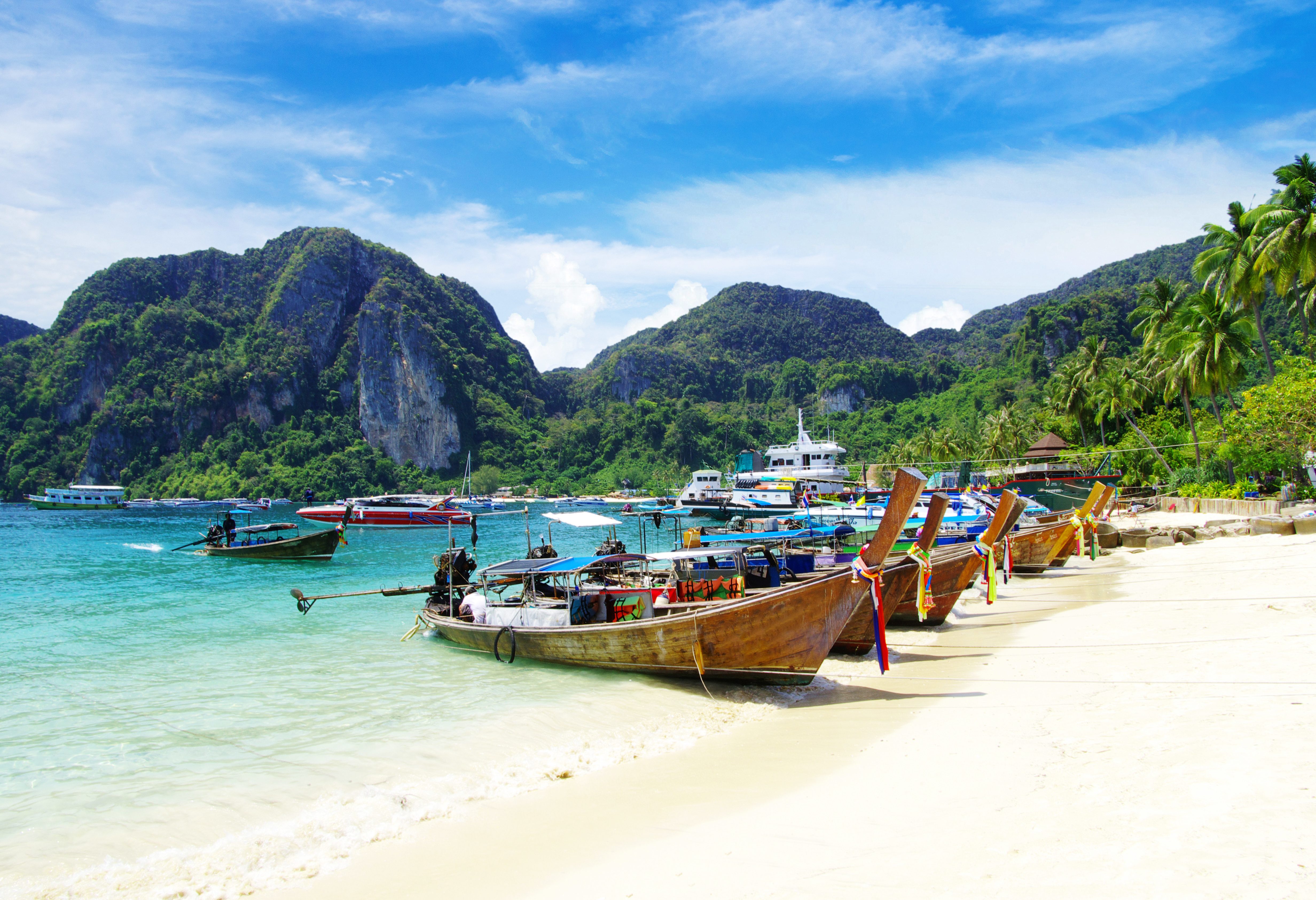Het strand bij Ao Nang in Krabi, Thailand