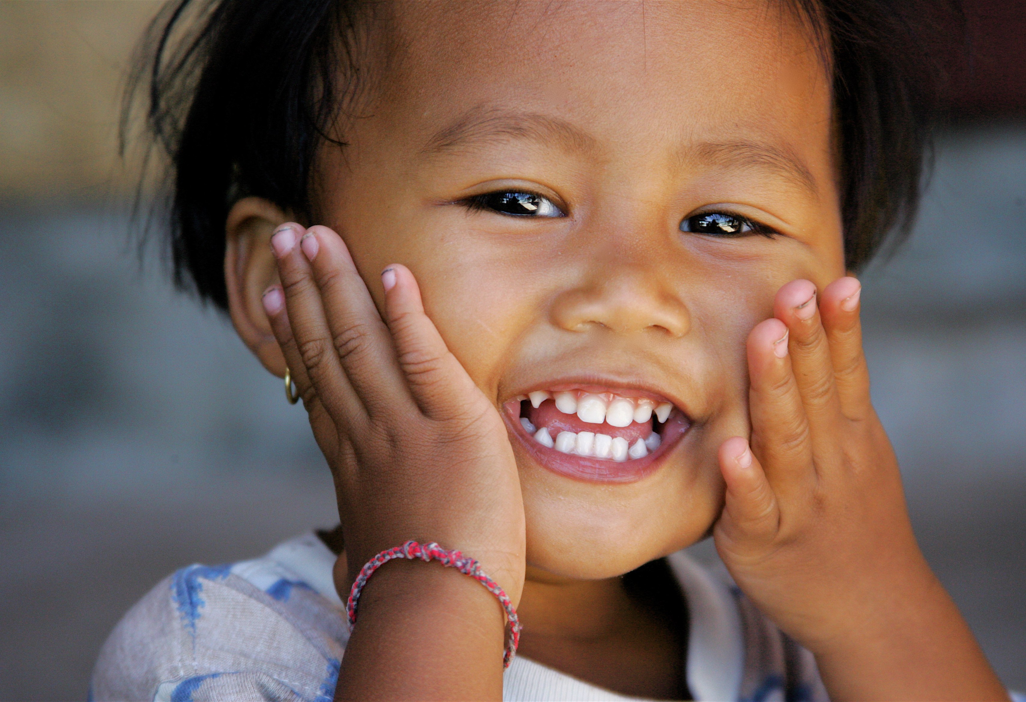 Lachend kind op Bali